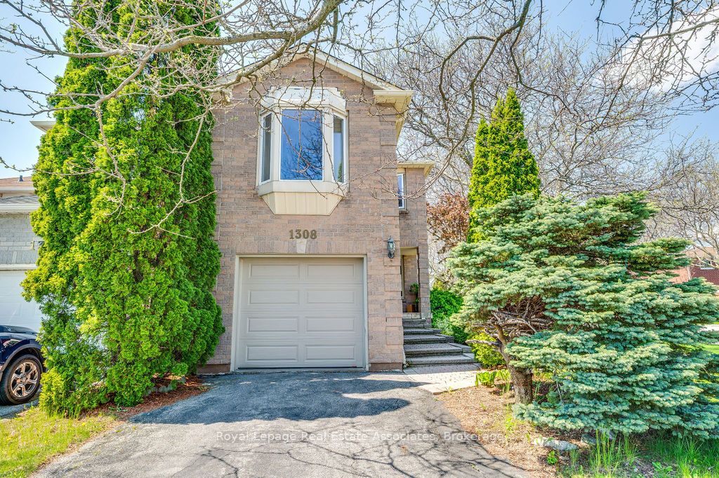 1308 Valerie Crescent, Oakville, ON L6J 7E2 photo 3