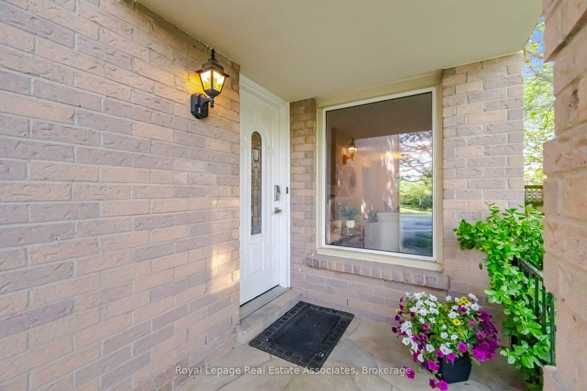 1308 Valerie Crescent, Oakville, ON L6J 7E2 photo 5