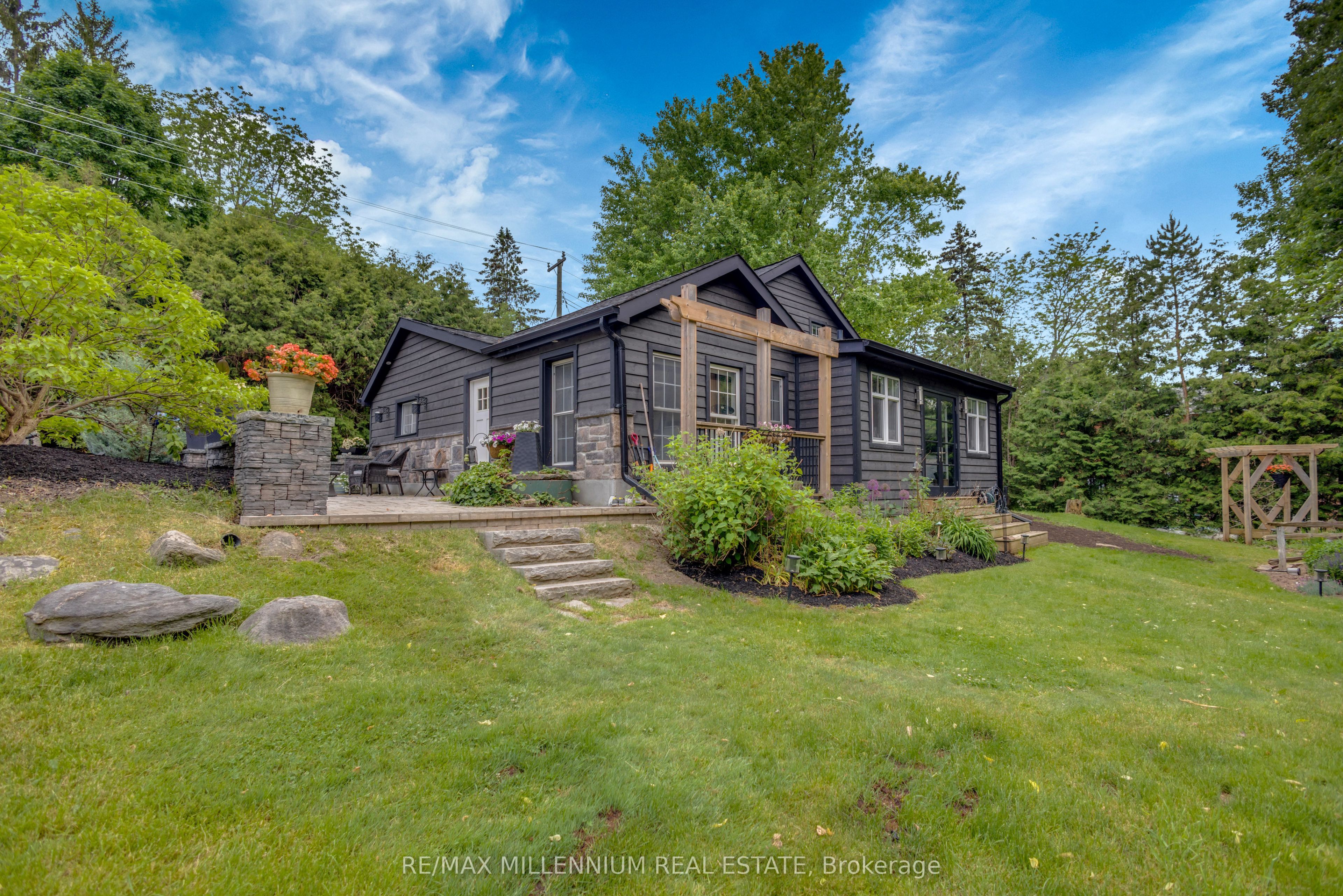 1510 Station Road, Caledon, ON L7C 3M2 photo 2