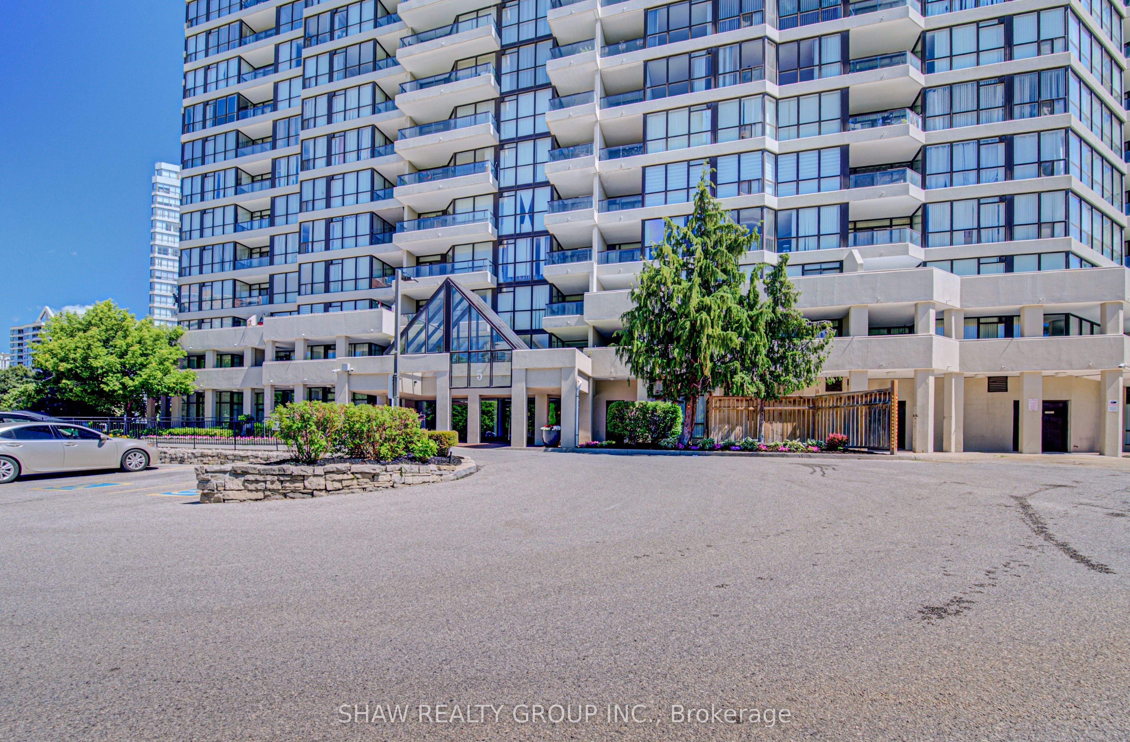 5 Rowntree Road 1109, Toronto, ON M9V 5G9 photo 4