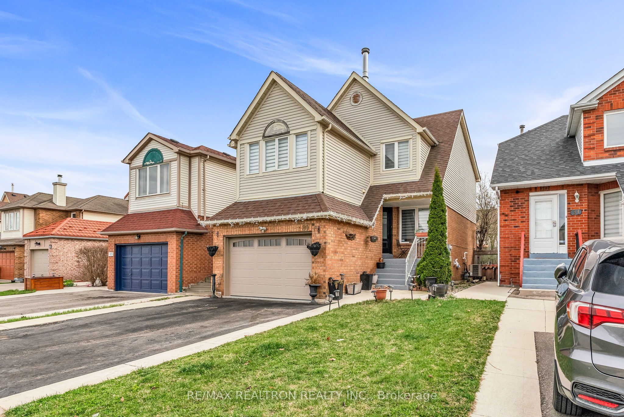 89 Beaconsfield Avenue, Brampton, ON L6Y 4R6 photo 2