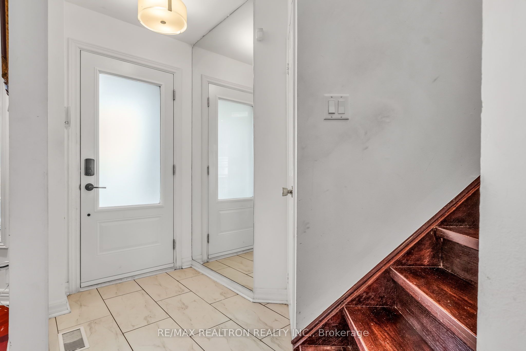 89 Beaconsfield Avenue, Brampton, ON L6Y 4R6 photo 4