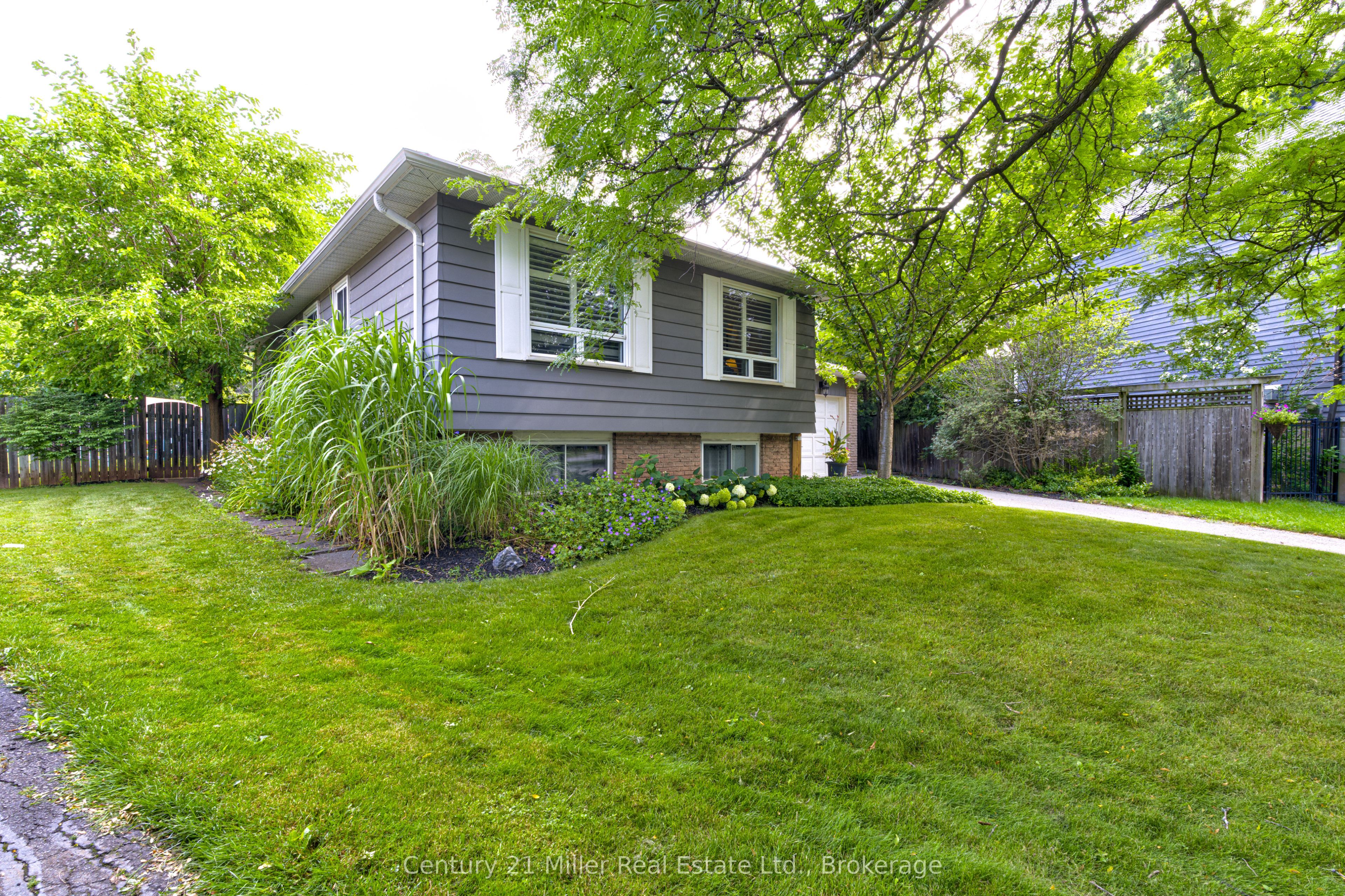 2225 Wyandotte Drive, Oakville, ON L6L 2T4 photo 2