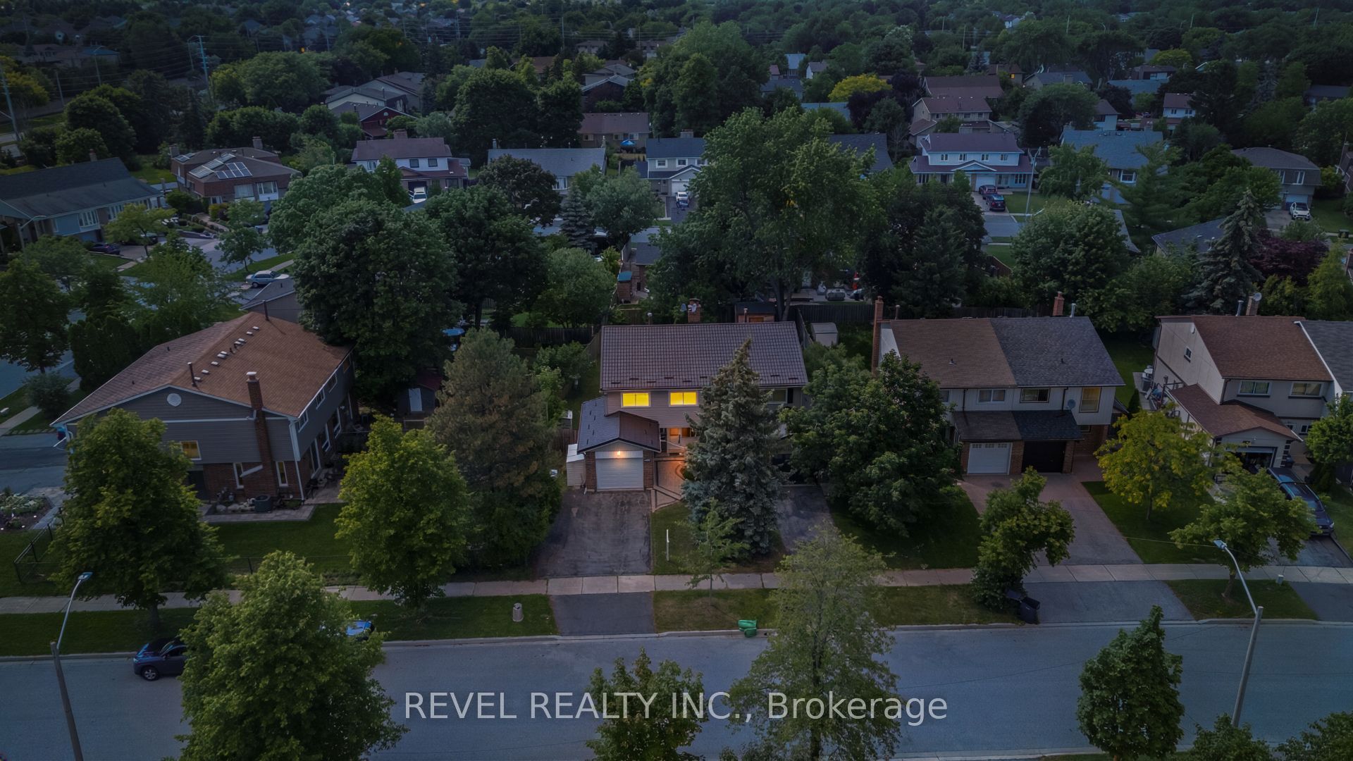 2996 Salerno Crescent, Mississauga, ON L5N 1T6 photo 2