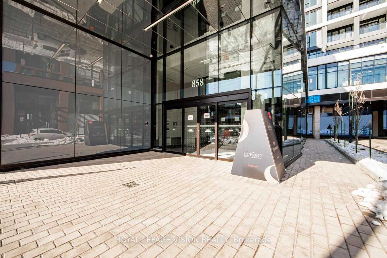 858 Dupont Street 401, Toronto, ON M6G 0C1 photo 4