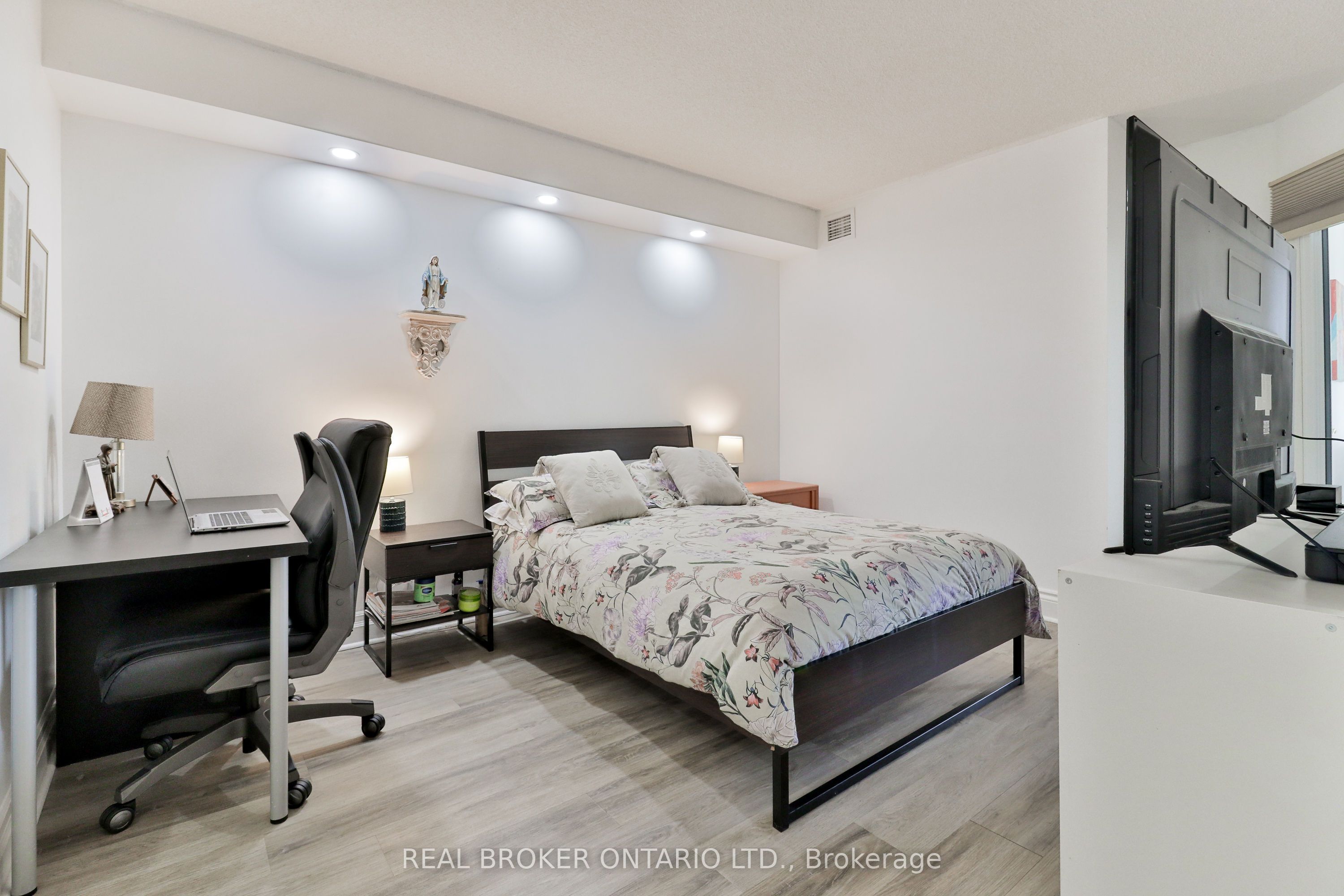 2269 Lake Shore Boulevard W 510, Toronto, ON M8V 3X6 photo 2