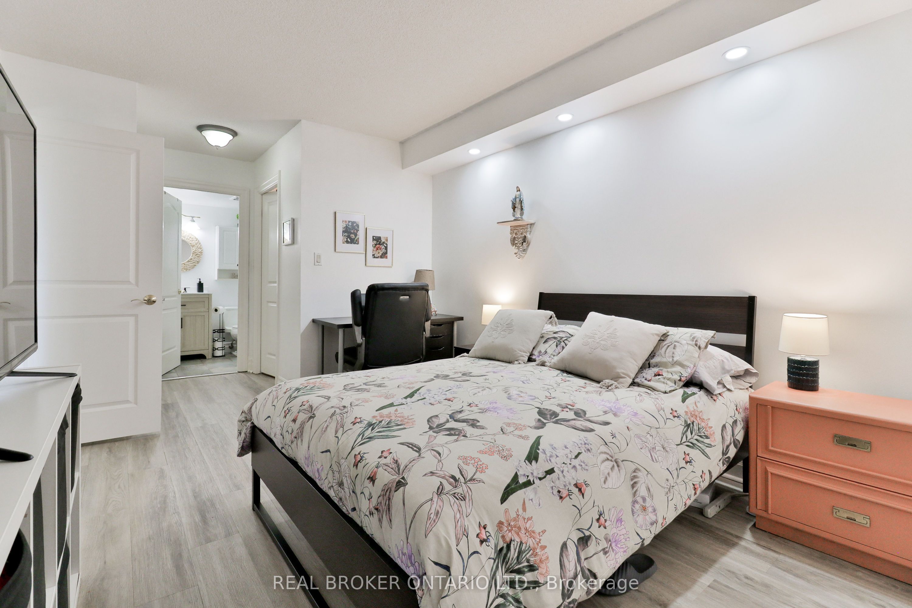 2269 Lake Shore Boulevard W 510, Toronto, ON M8V 3X6 photo 3