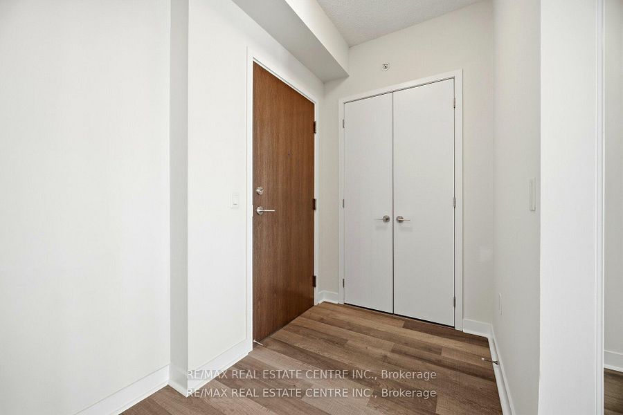 3975 Grand Park Drive E 2910, Mississauga, ON L5B 0K4 photo 5