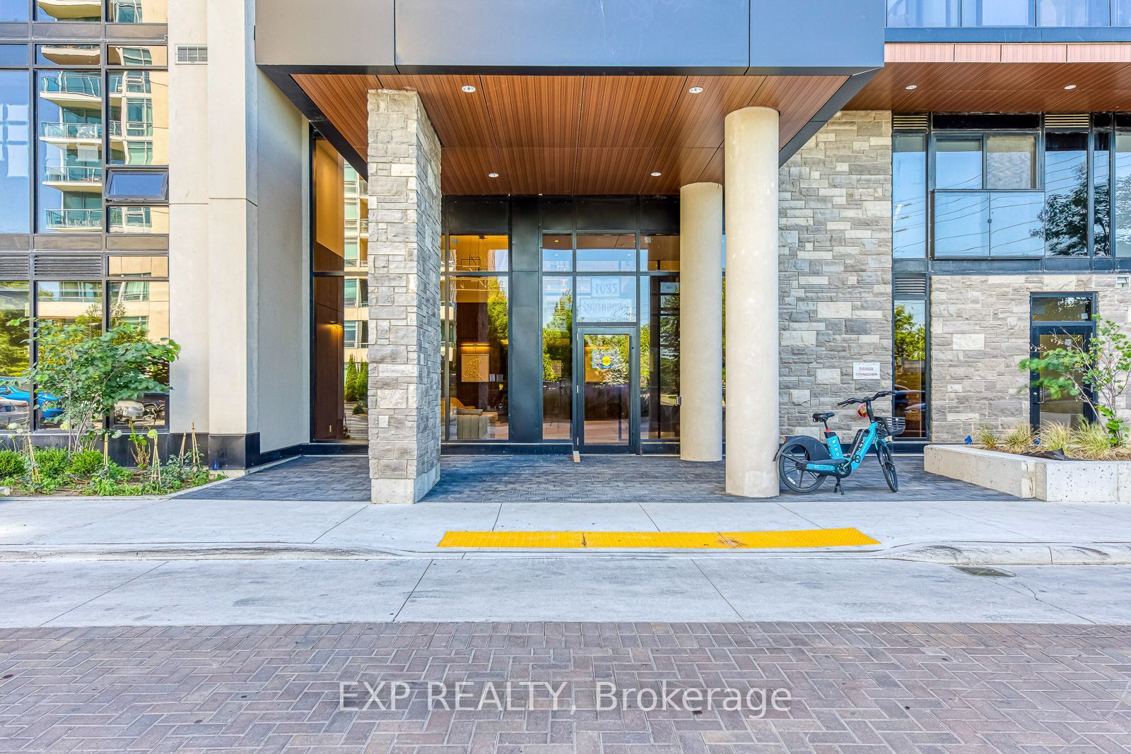 1035 Southdown Road 1605, Mississauga, ON L5J 0A2 photo 2