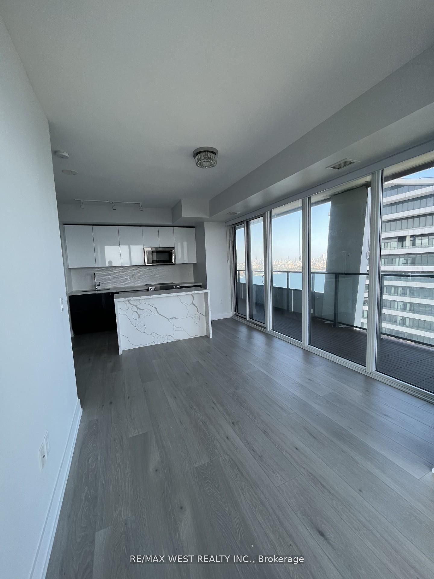 30 Shore Breeze Drive 4910, Toronto, ON M8V 0J1 photo 4