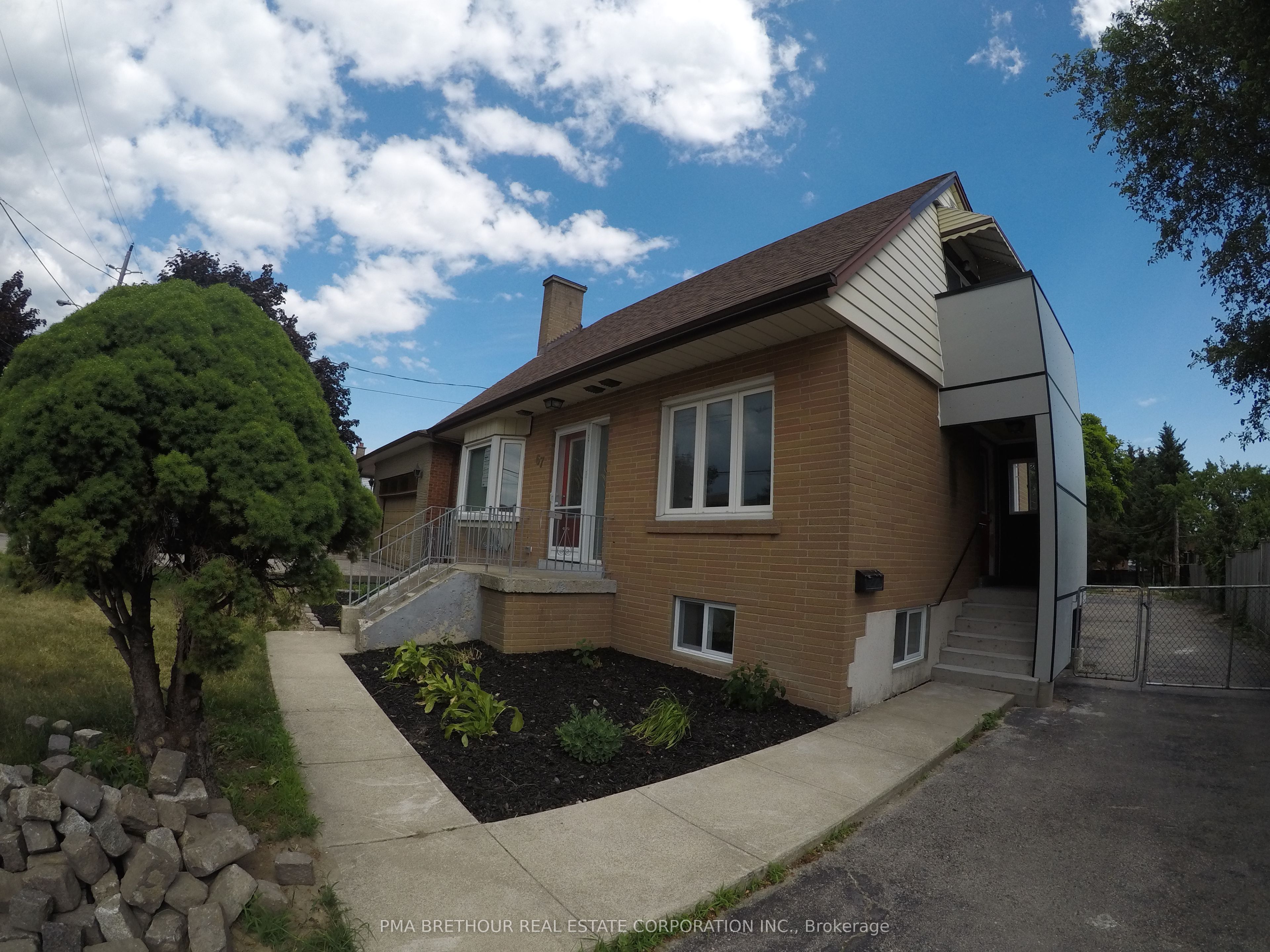 67 Cartwright Avenue, Toronto, ON M6A 1V1