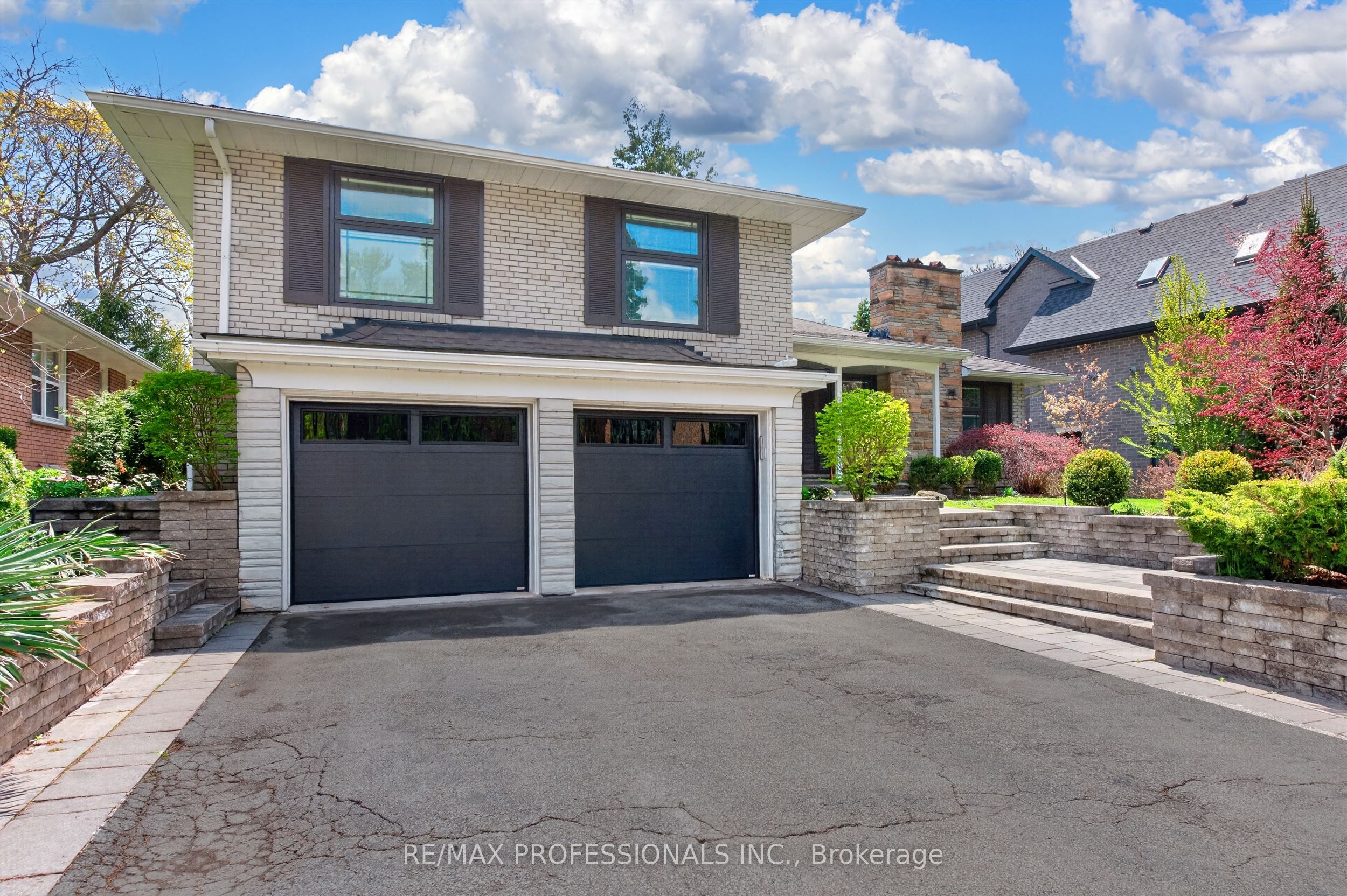 64 Ravensbourne Crescent, Toronto, ON M9A 2A8 photo 2