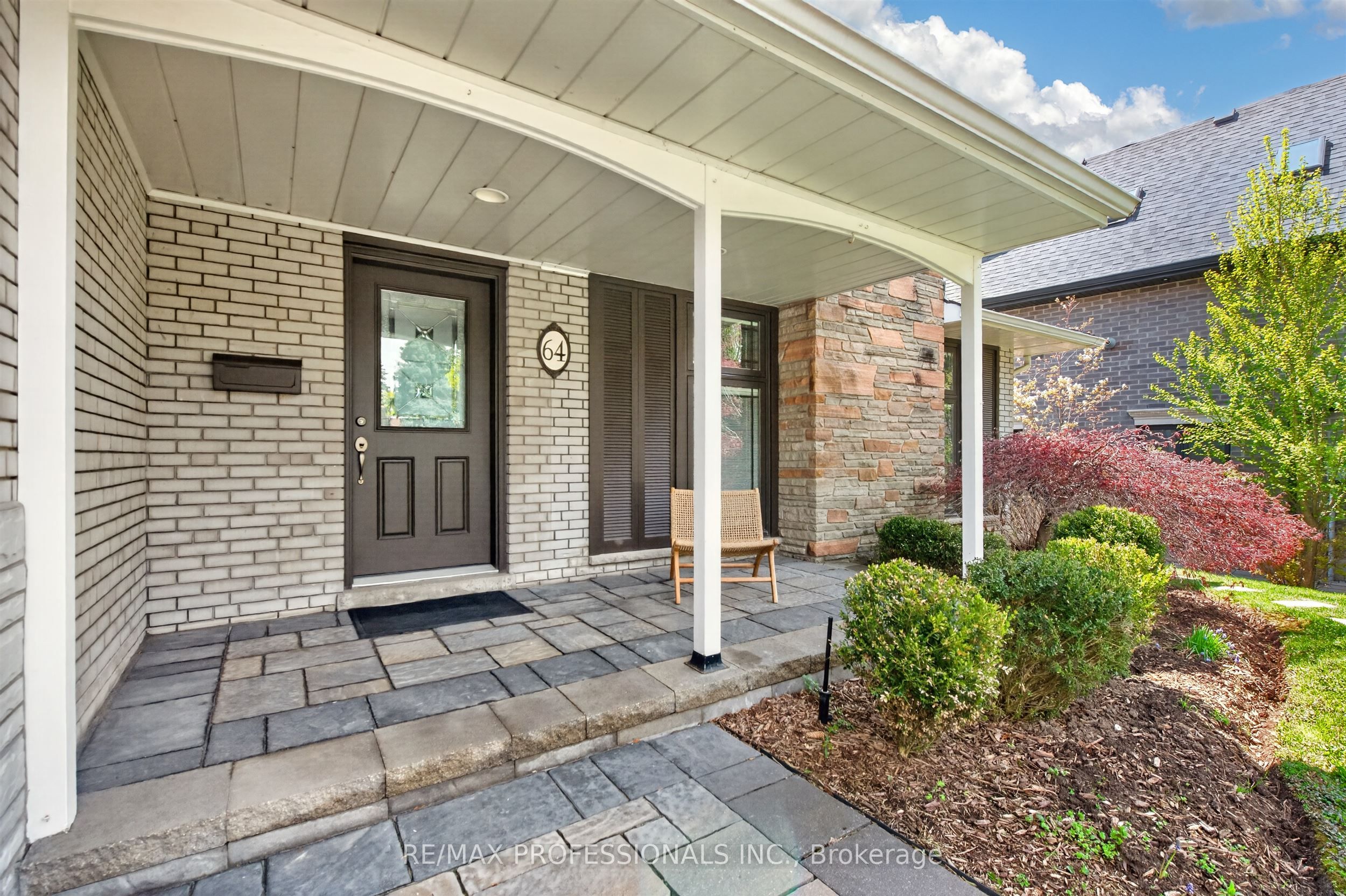 64 Ravensbourne Crescent, Toronto, ON M9A 2A8 photo 4