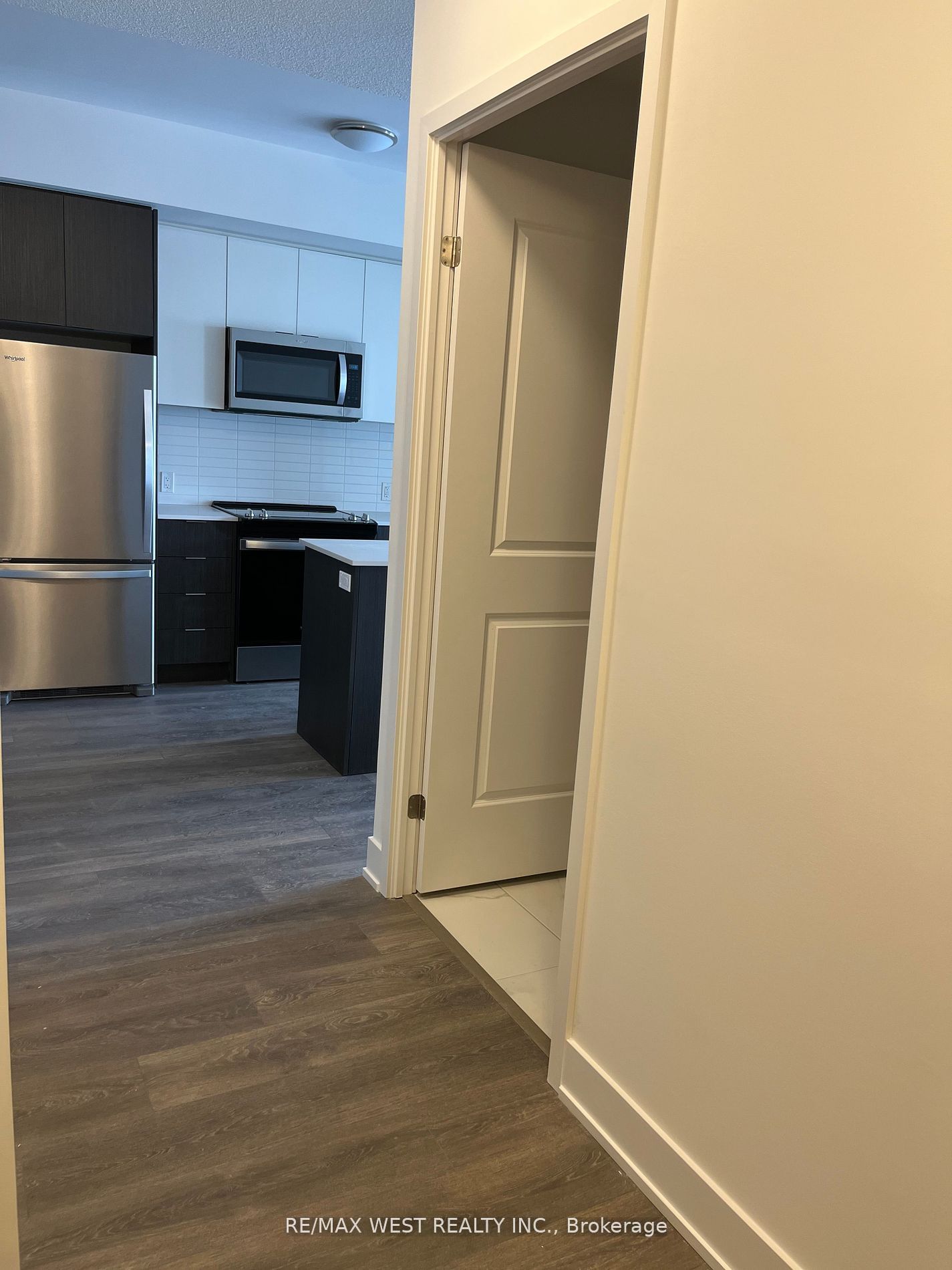 202 Burhamthorpe Road E 506W, Mississauga, ON L5A 0B2 photo 5