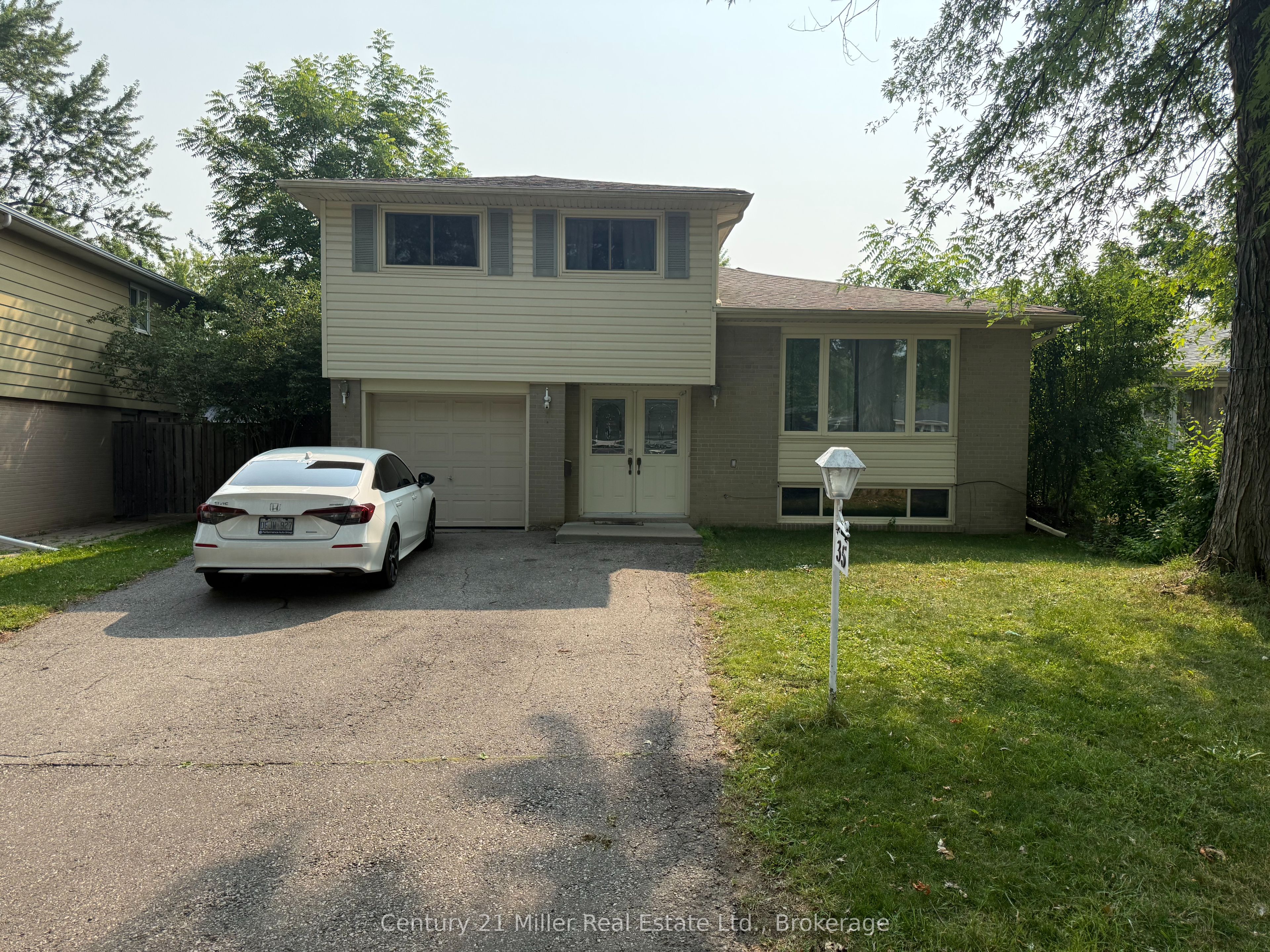 35 Melville Crescent, Brampton, ON L6W 2S3 photo 2
