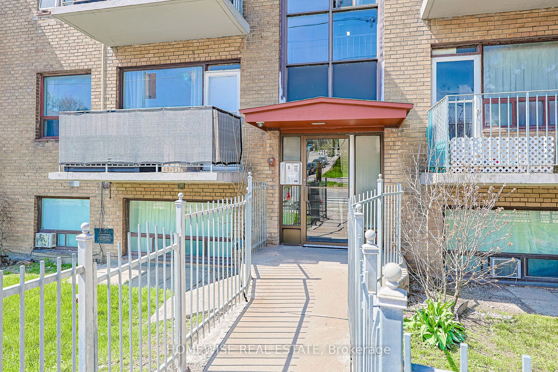 2204 Dufferin Street 107, Toronto, ON M6E 3R8 photo 3