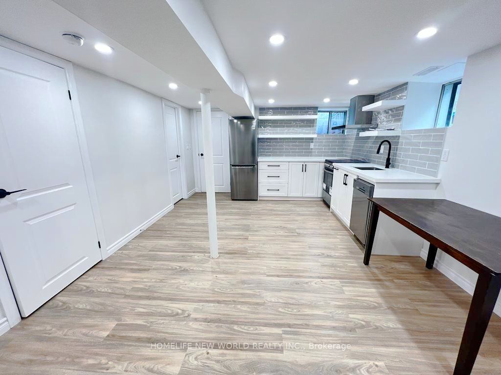 3 Roblocke Avenue Lower, Toronto, ON M6G 3R6 photo 2