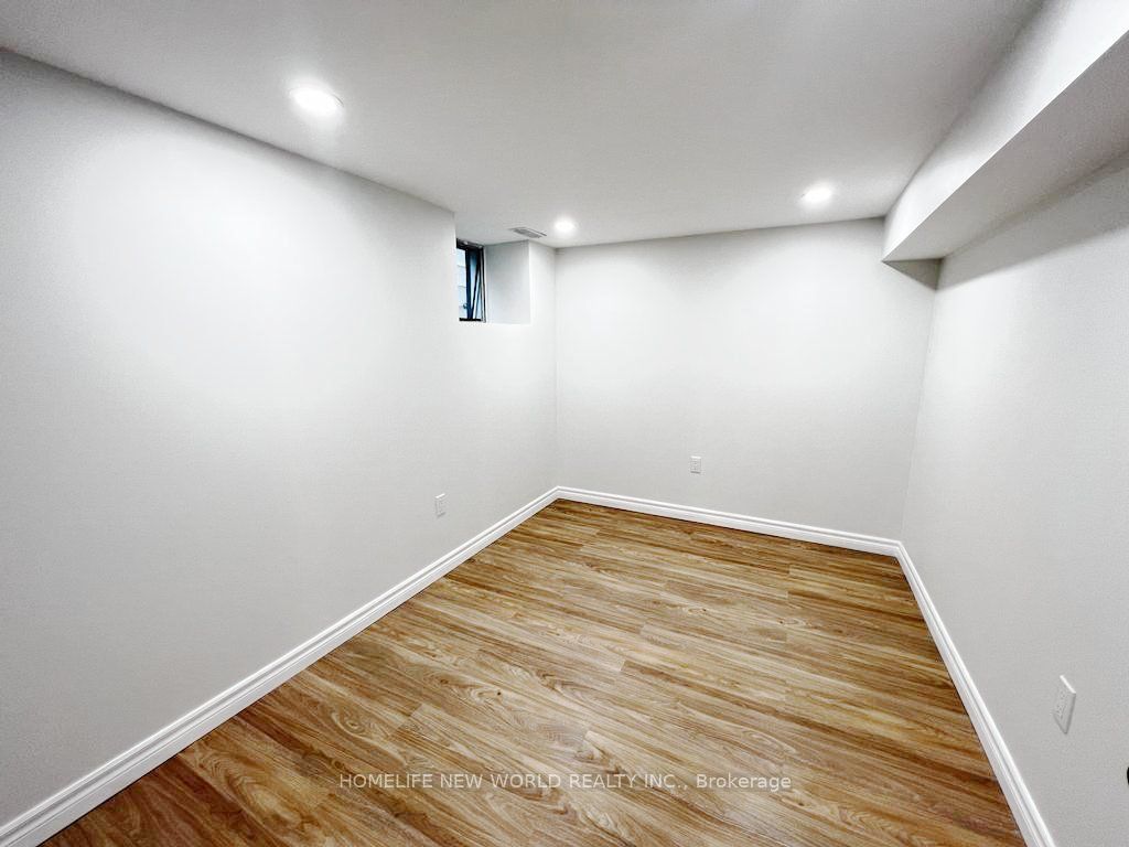 3 Roblocke Avenue Lower, Toronto, ON M6G 3R6 photo 3