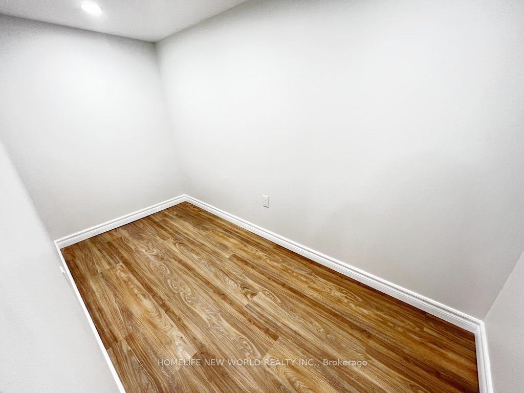 3 Roblocke Avenue Lower, Toronto, ON M6G 3R6 photo 5