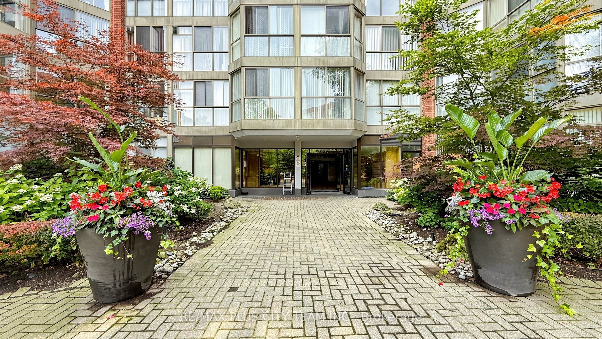 22 Southport Street 437, Toronto, ON M6S 4Y9 photo 2