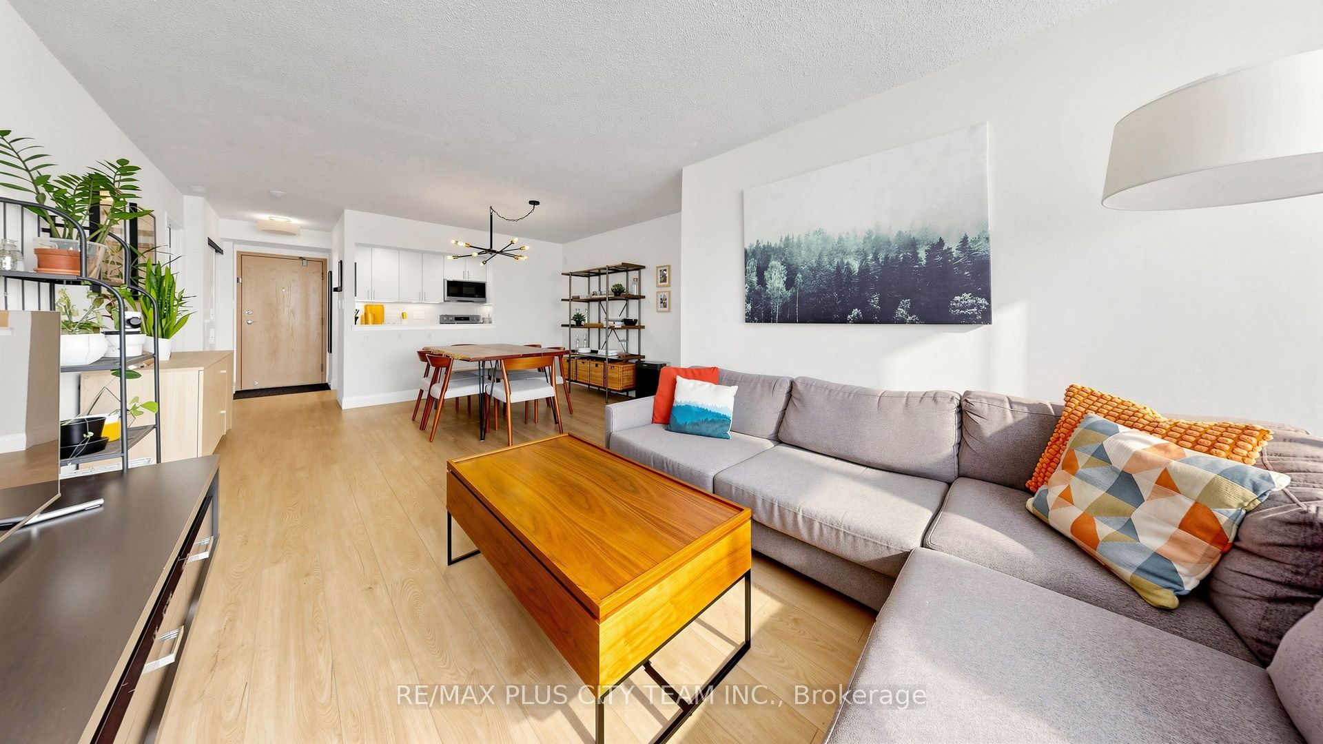 22 Southport Street 437, Toronto, ON M6S 4Y9 photo 5