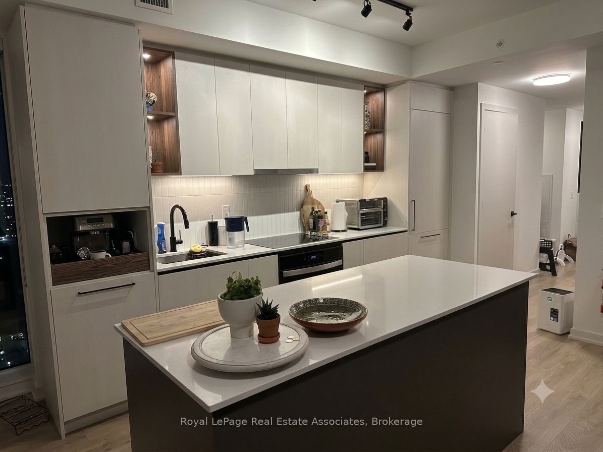 1285 Dupont Street 1309, Toronto, ON M6H 0E3 photo 5