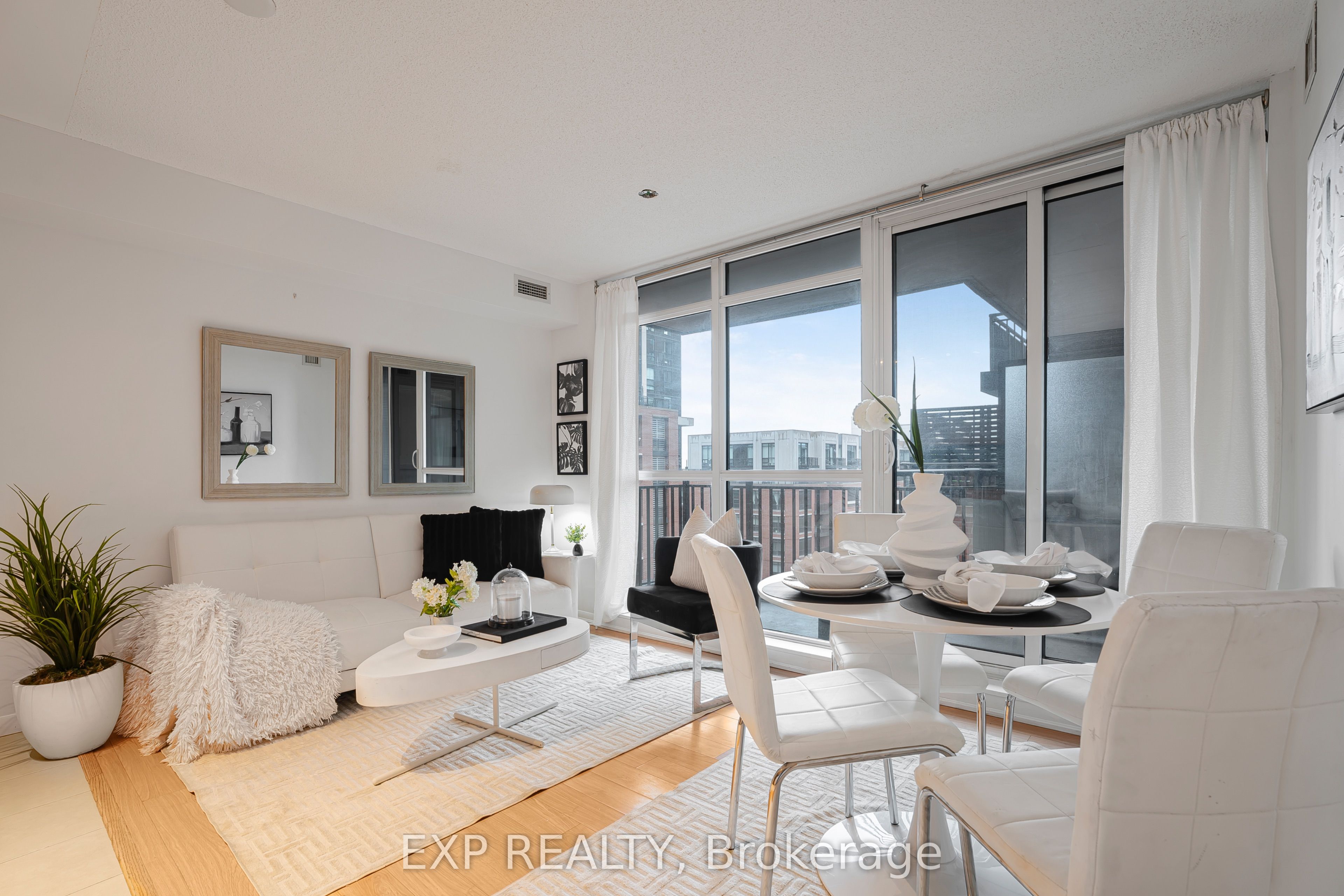 830 Lawrence Avenue W 729, Toronto, ON M6A 0A2 photo 5