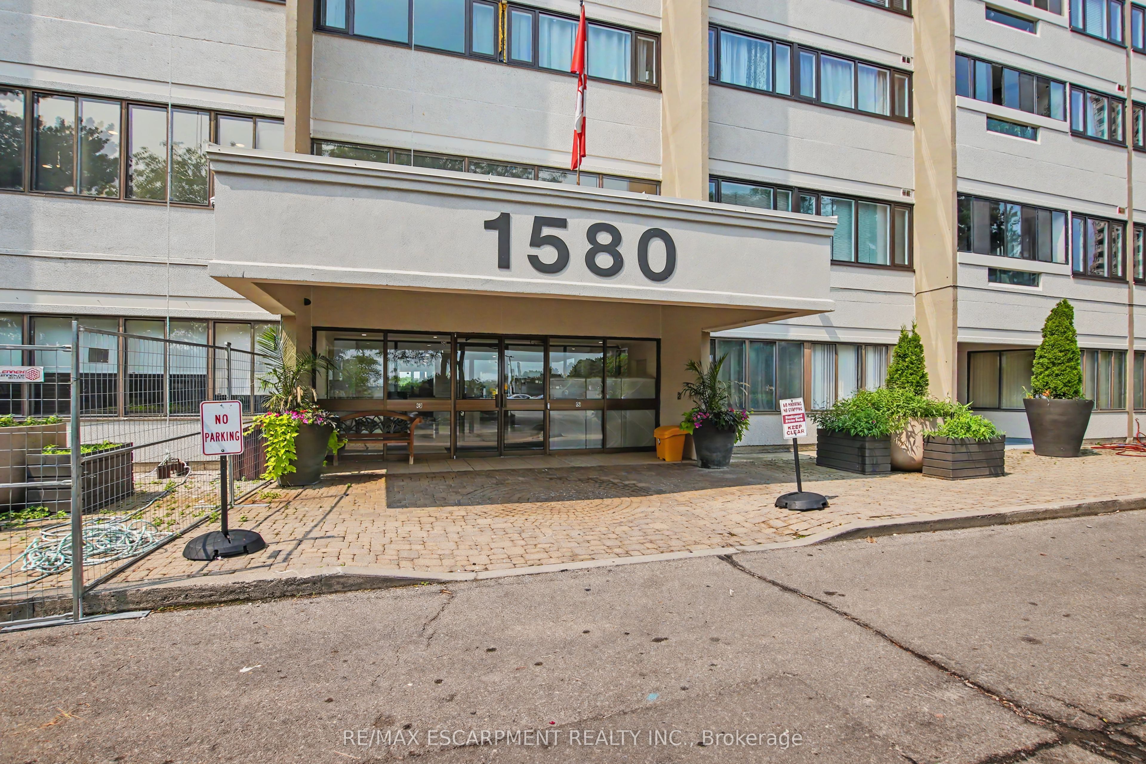 1580 Mississauga Valley Boulevard 1102, Mississauga, ON L5A 3T8 photo 3