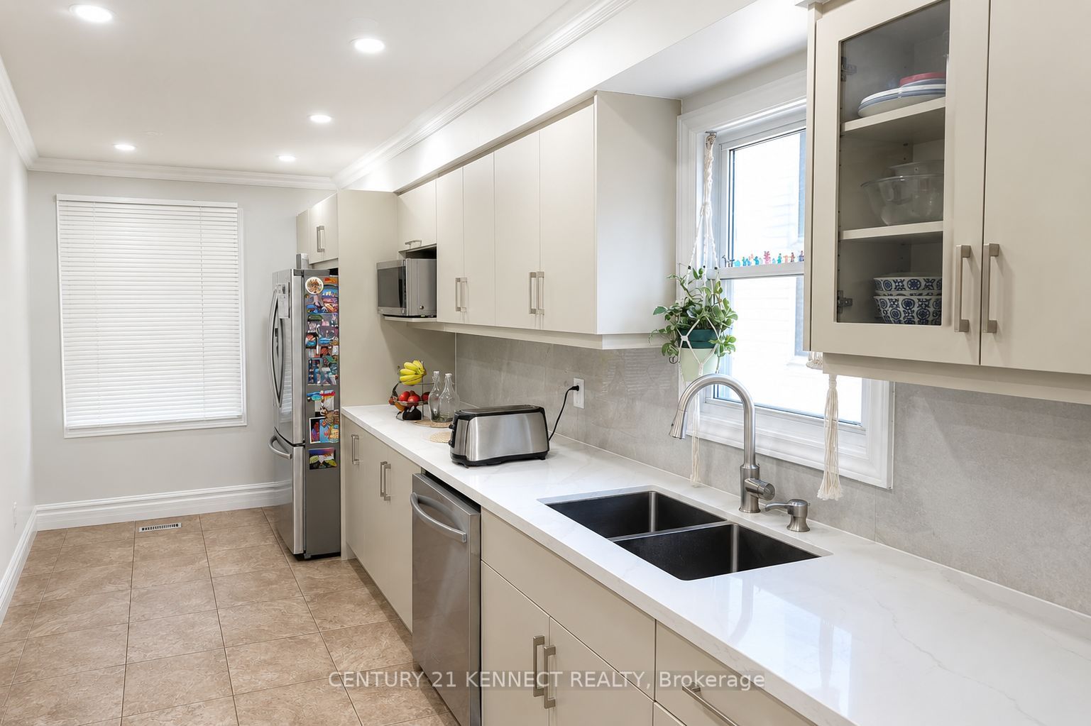 4 Somerset Drive, Brampton, ON L6Z 1C6 photo 4