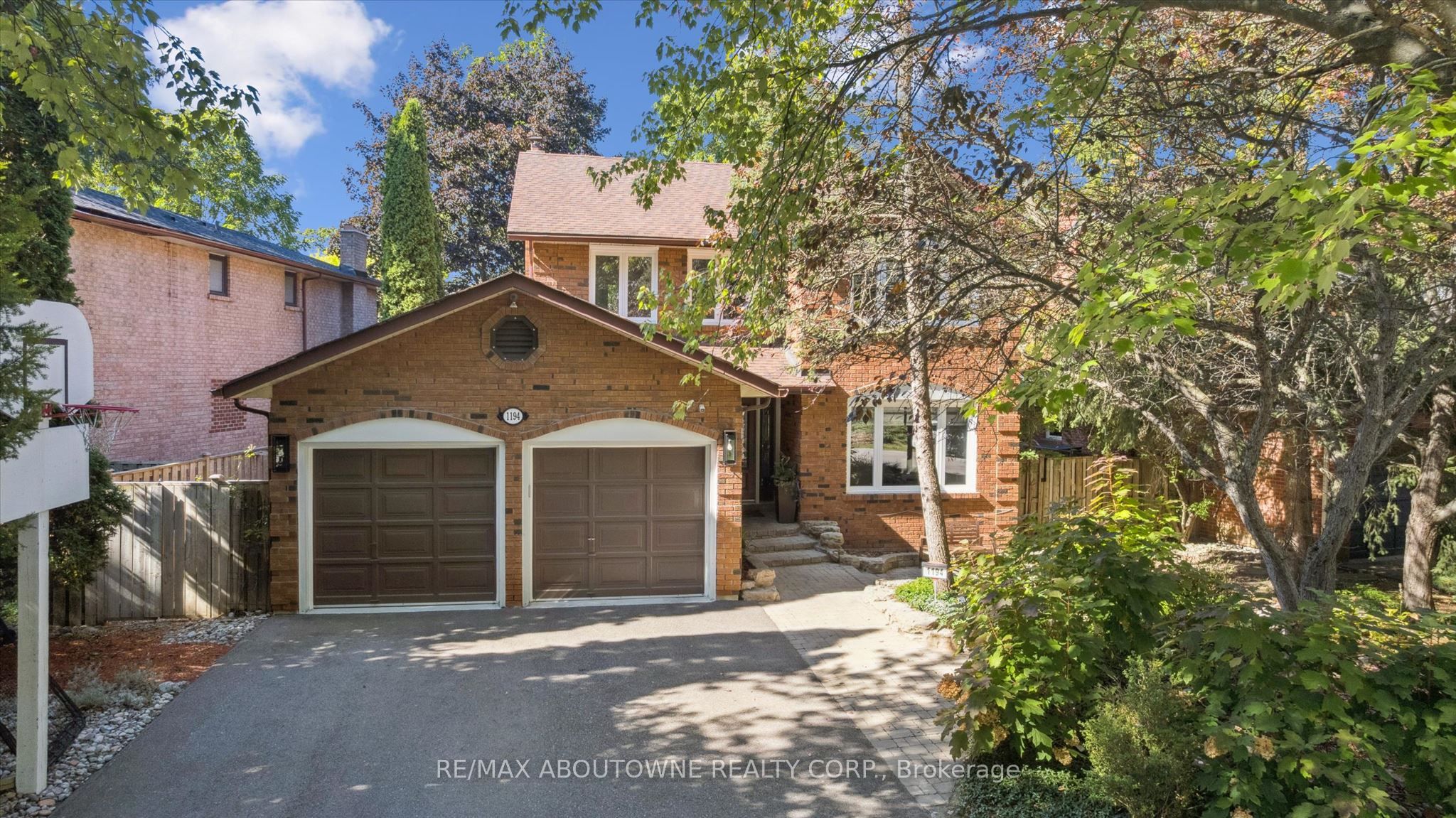 1194 Queen Victoria Avenue, Mississauga, ON L5H 3H3