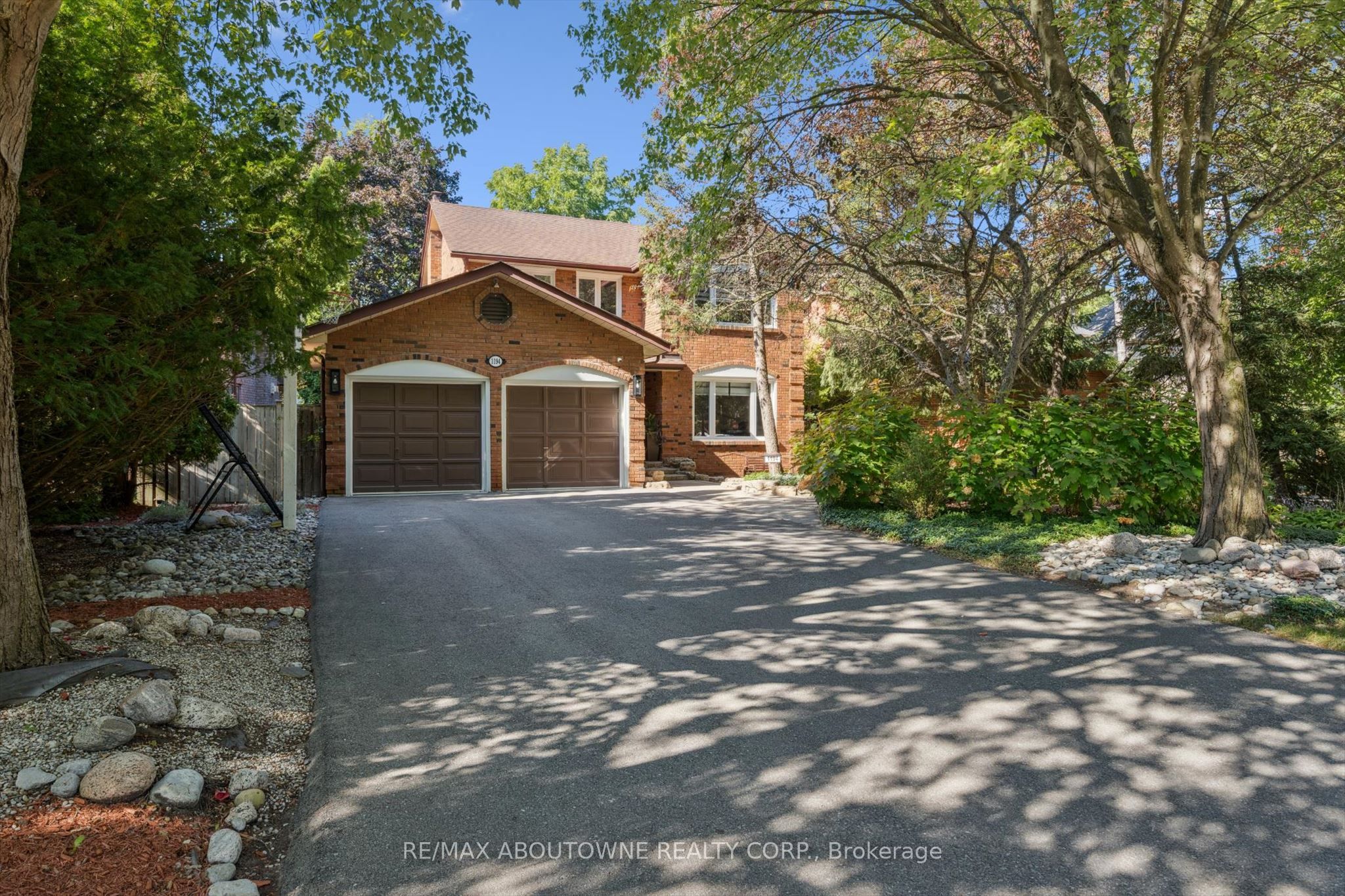 1194 Queen Victoria Avenue, Mississauga, ON L5H 3H3 photo 2