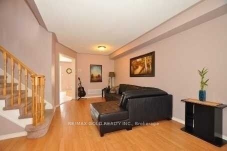 6863 Apex Court, Mississauga, ON L5N 7H6 photo 2