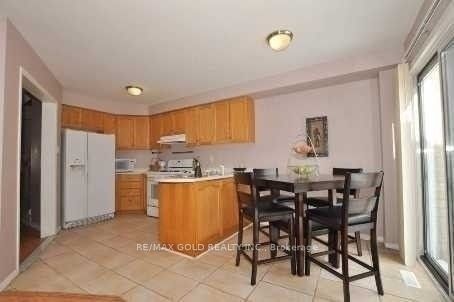 6863 Apex Court, Mississauga, ON L5N 7H6 photo 4