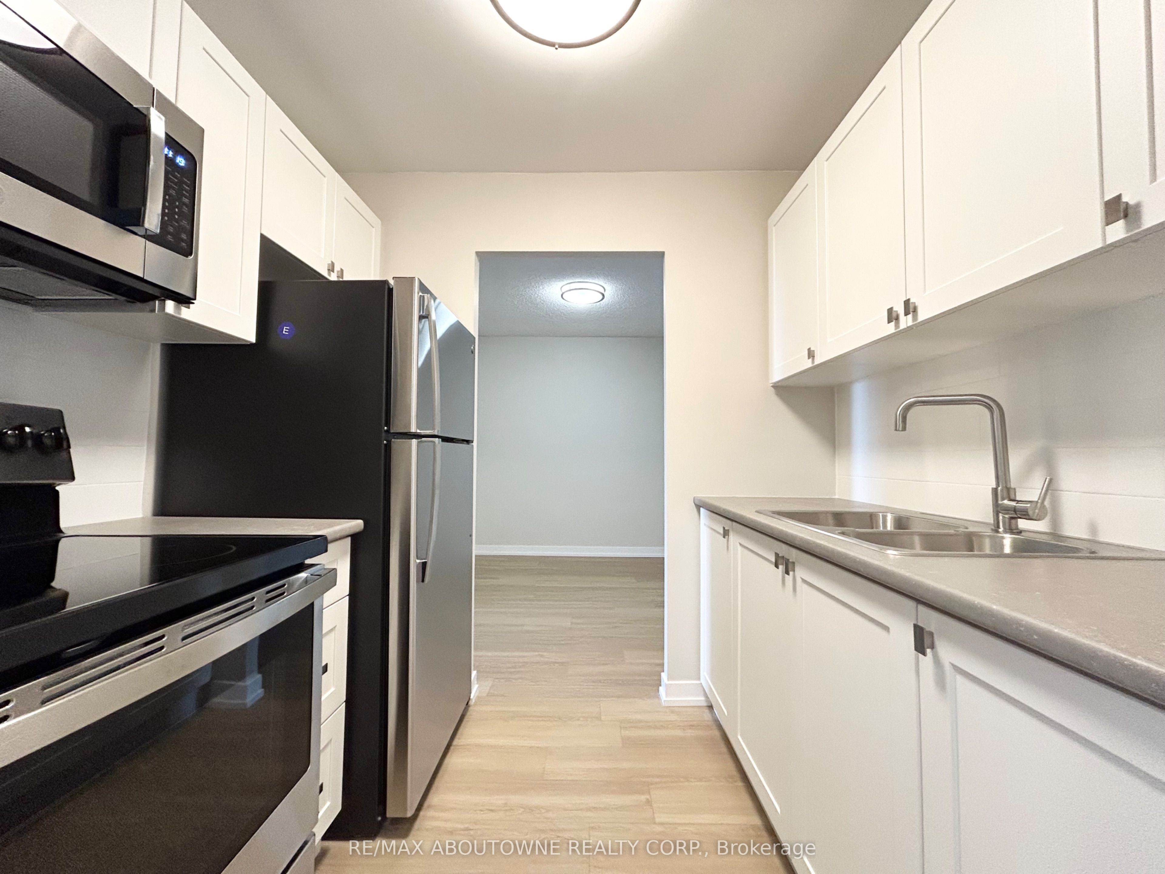 82 Millside Drive 1110, Milton, ON L9T 4A1 photo 3