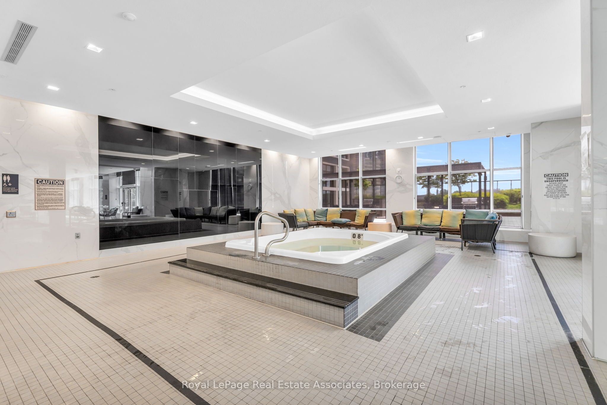 5 Mabelle Avenue 2428, Toronto, ON M9A 0C8 photo 2