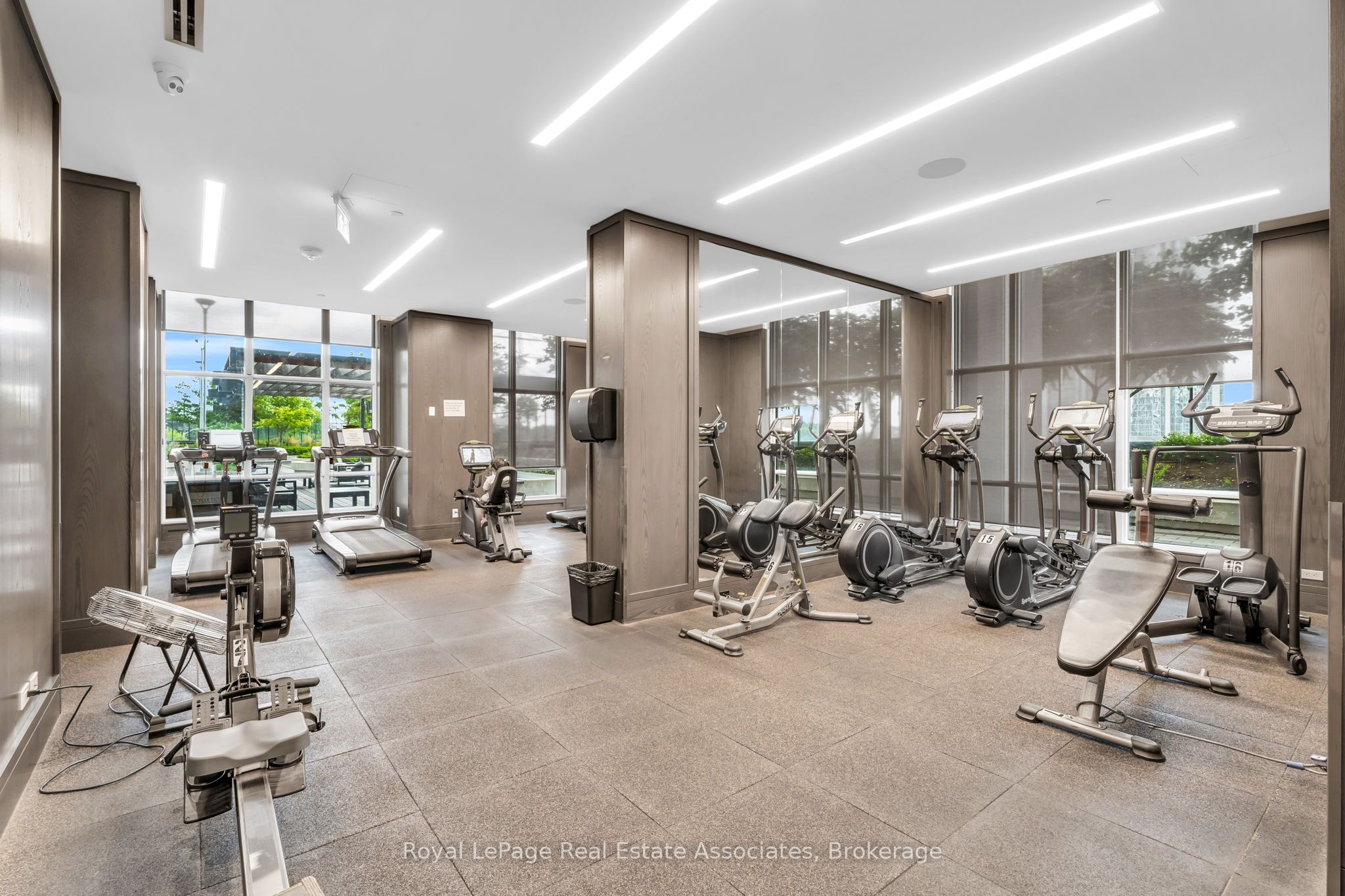 5 Mabelle Avenue 2428, Toronto, ON M9A 0C8 photo 4