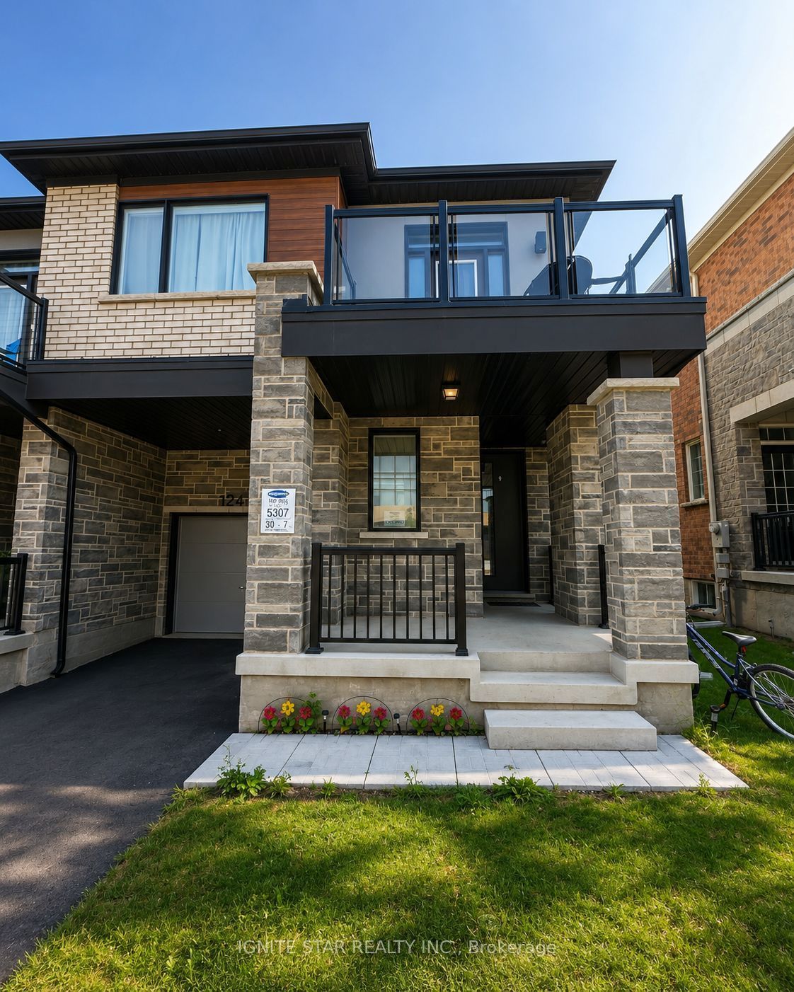 1246 Wheat Boom Drive, Oakville, ON L6H 7Y4
