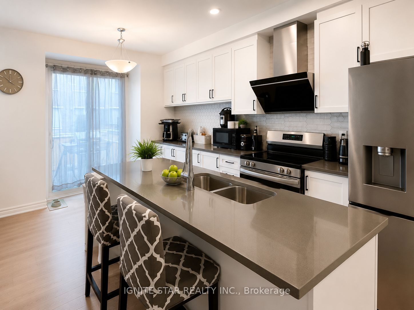 1246 Wheat Boom Drive, Oakville, ON L6H 7Y4 photo 2
