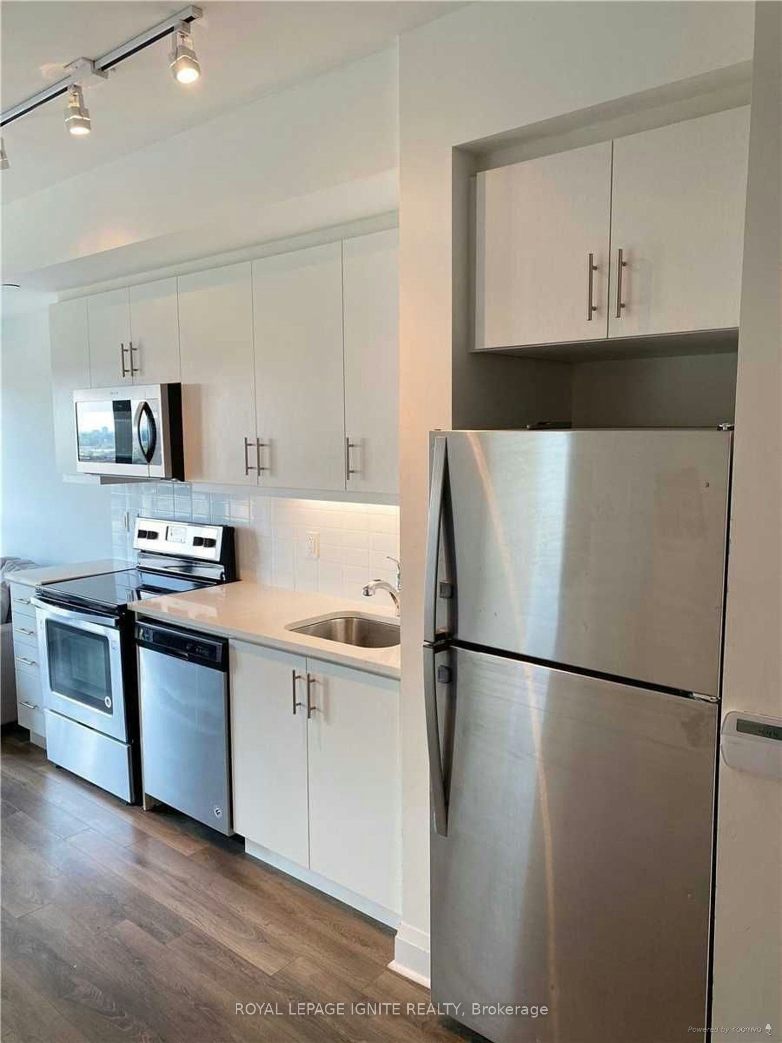 17 Zorra Street 810, Toronto, ON M8Z 0C8 photo 2