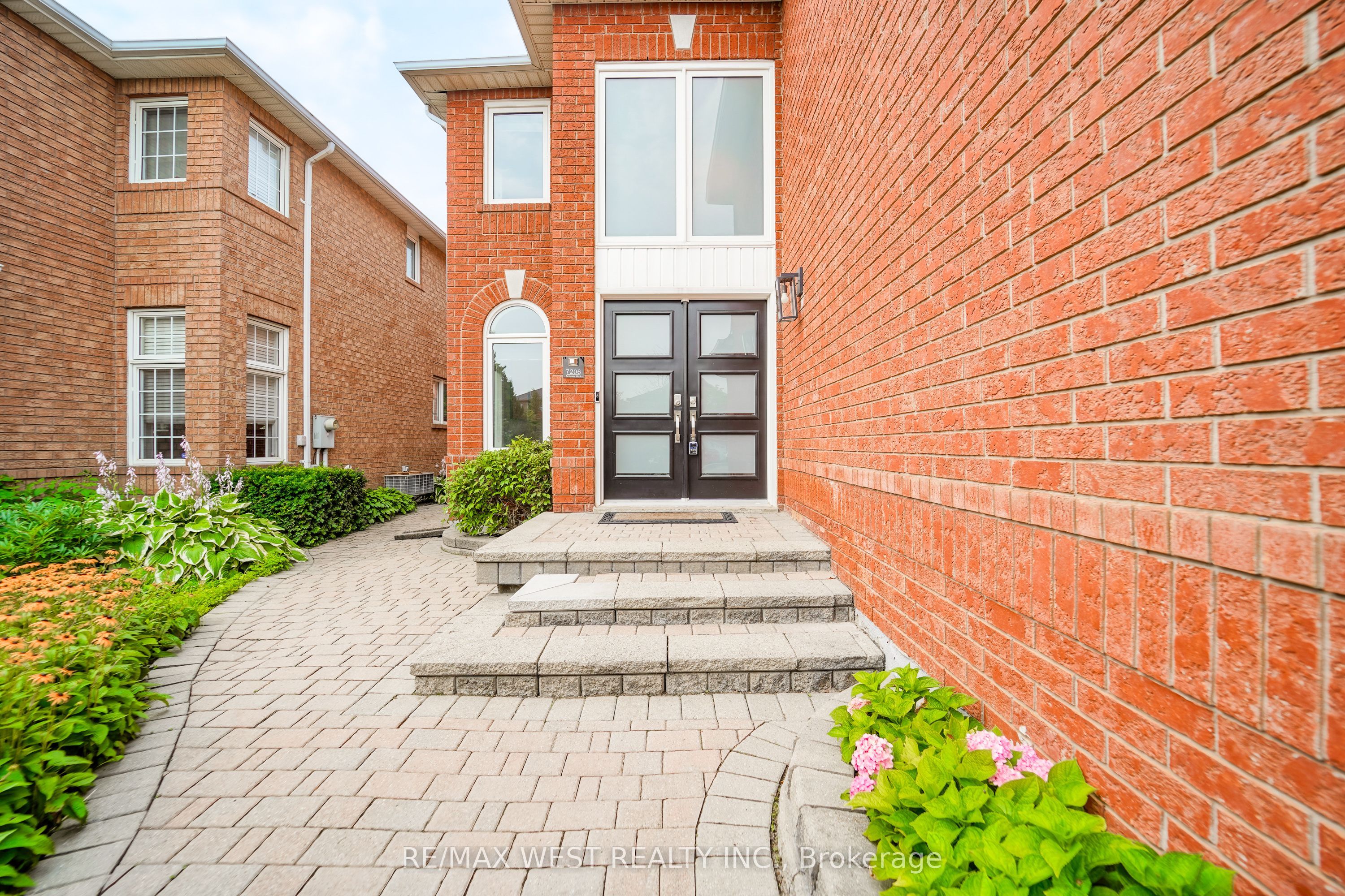 7206 Terragar Boulevard, Mississauga, ON L5N 7M5 photo 3