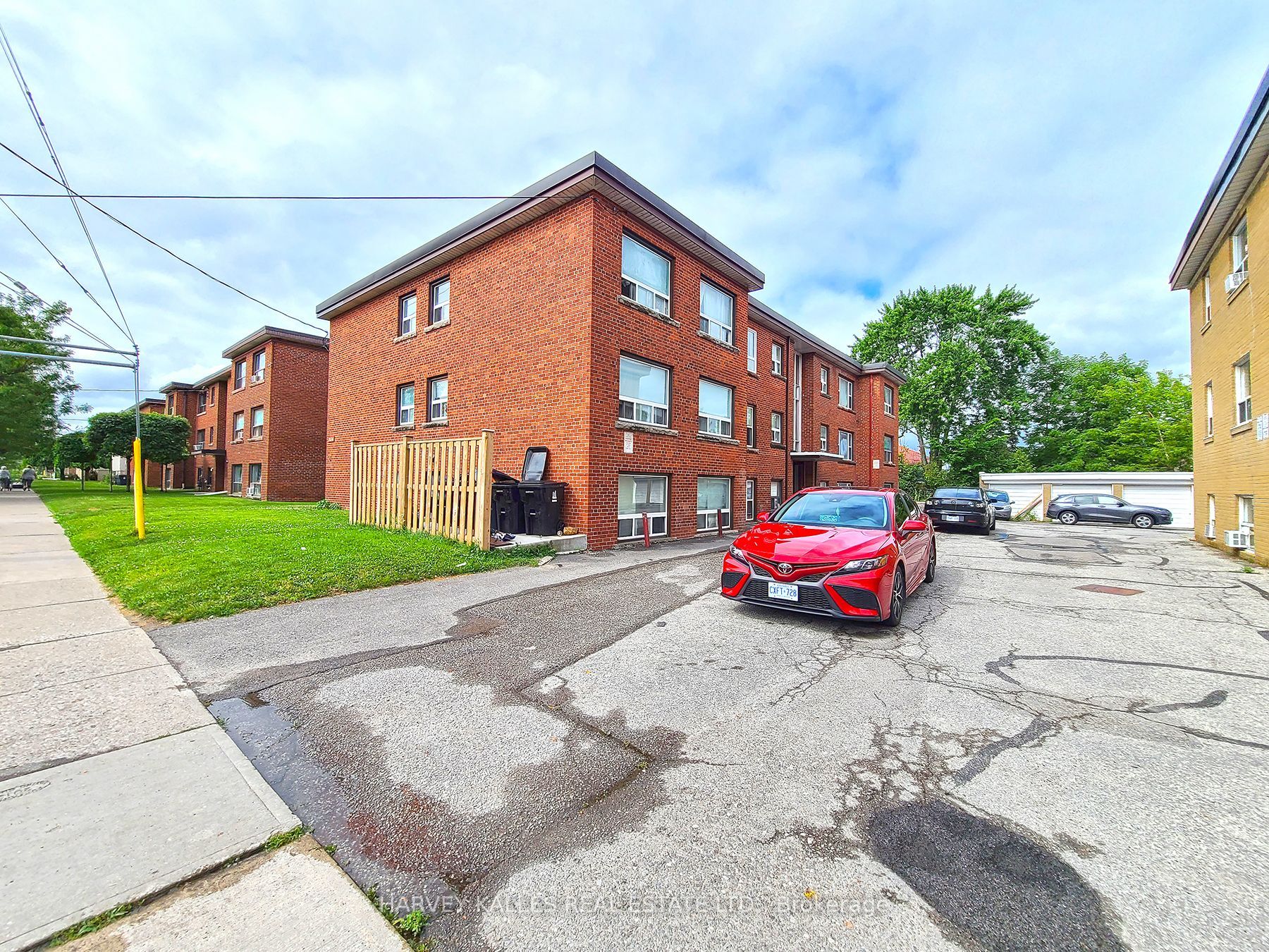 2434 Keele Street 10, Toronto, ON M6L 2N2