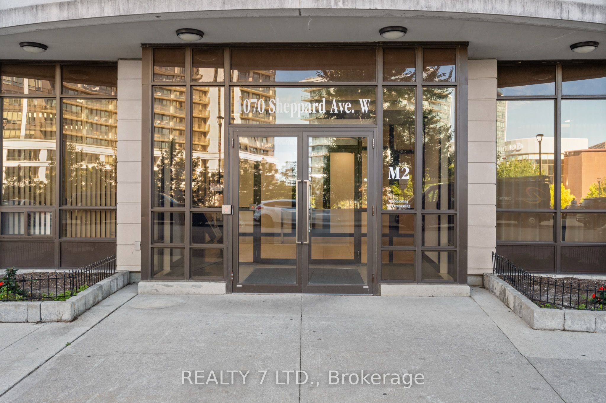 1070 Sheppard Avenue W 323, Toronto, ON M3J 0G8 photo 5