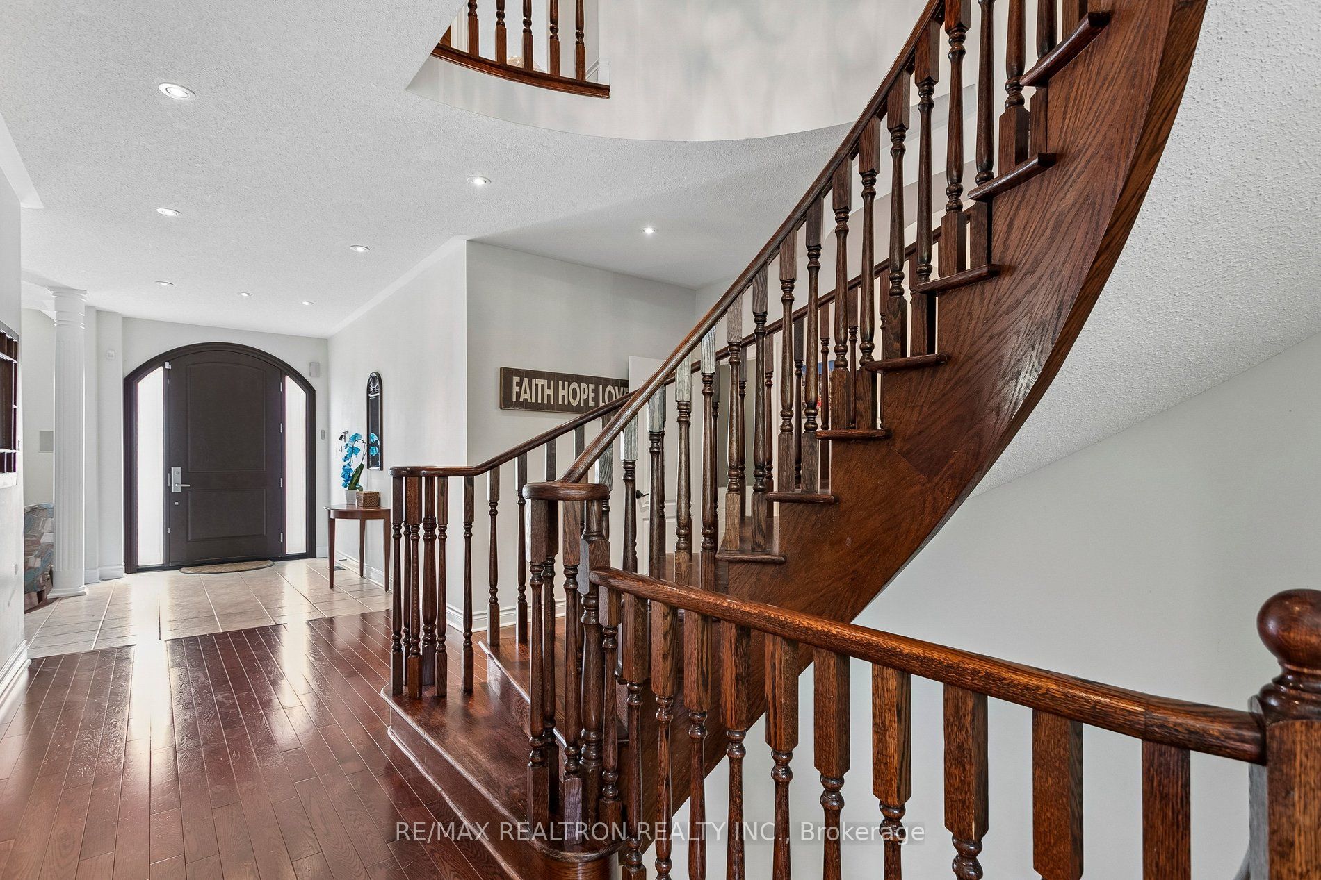 2207 Mariposa Road, Oakville, ON L6M 4S1 photo 3