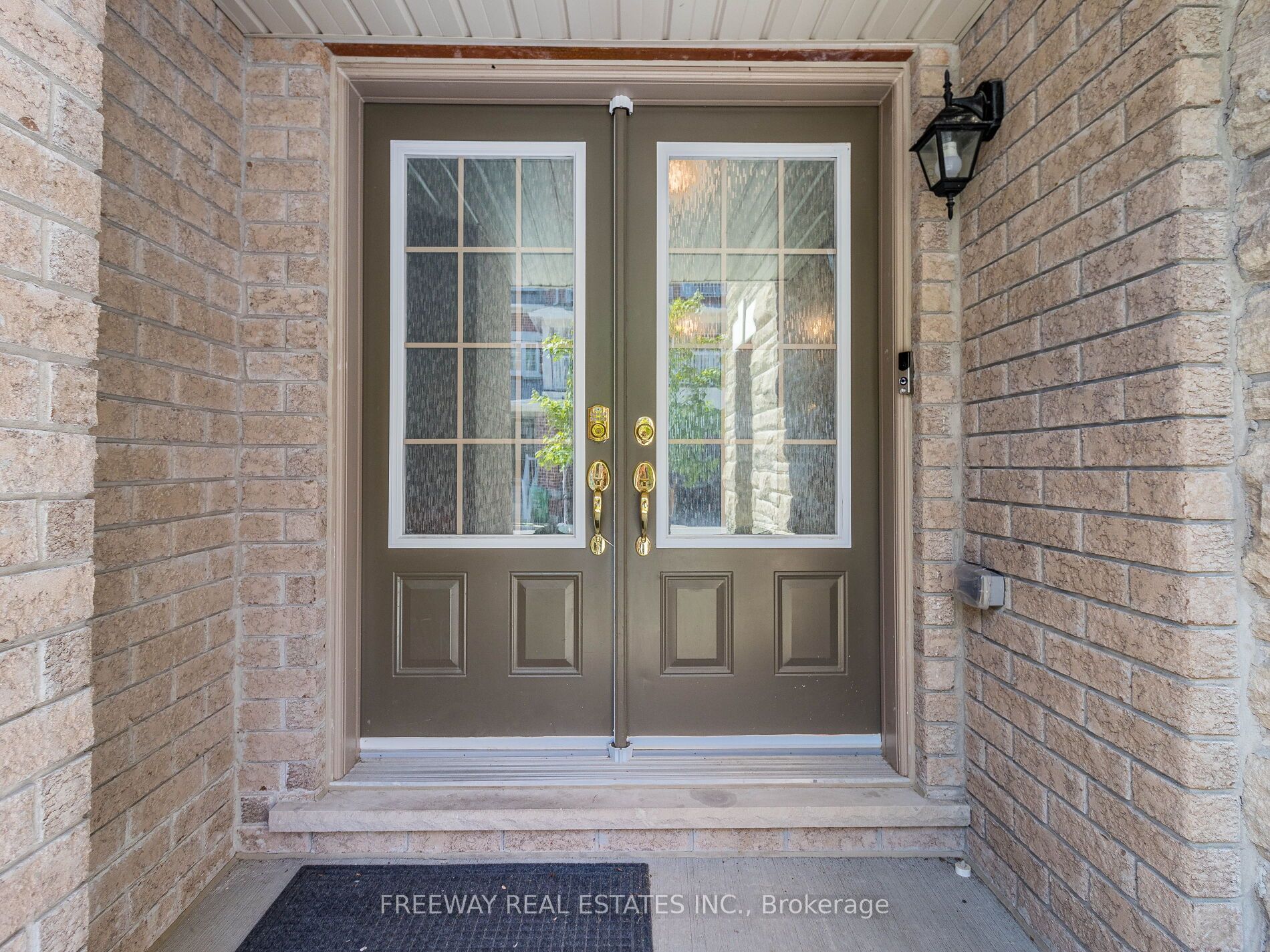 46 Miami Grove, Brampton, ON L6Z 0H7 photo 2