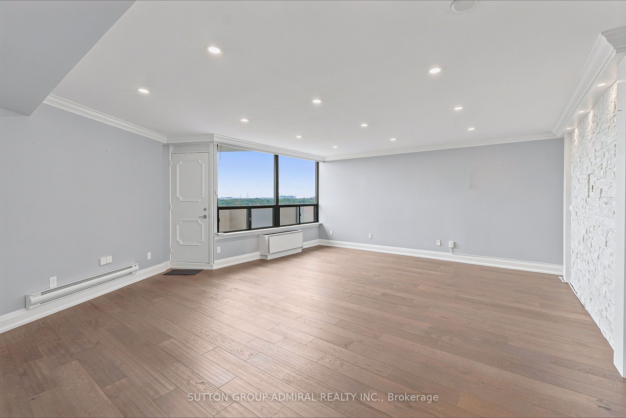 300 Mill Road D19, Toronto, ON M9C 4W7