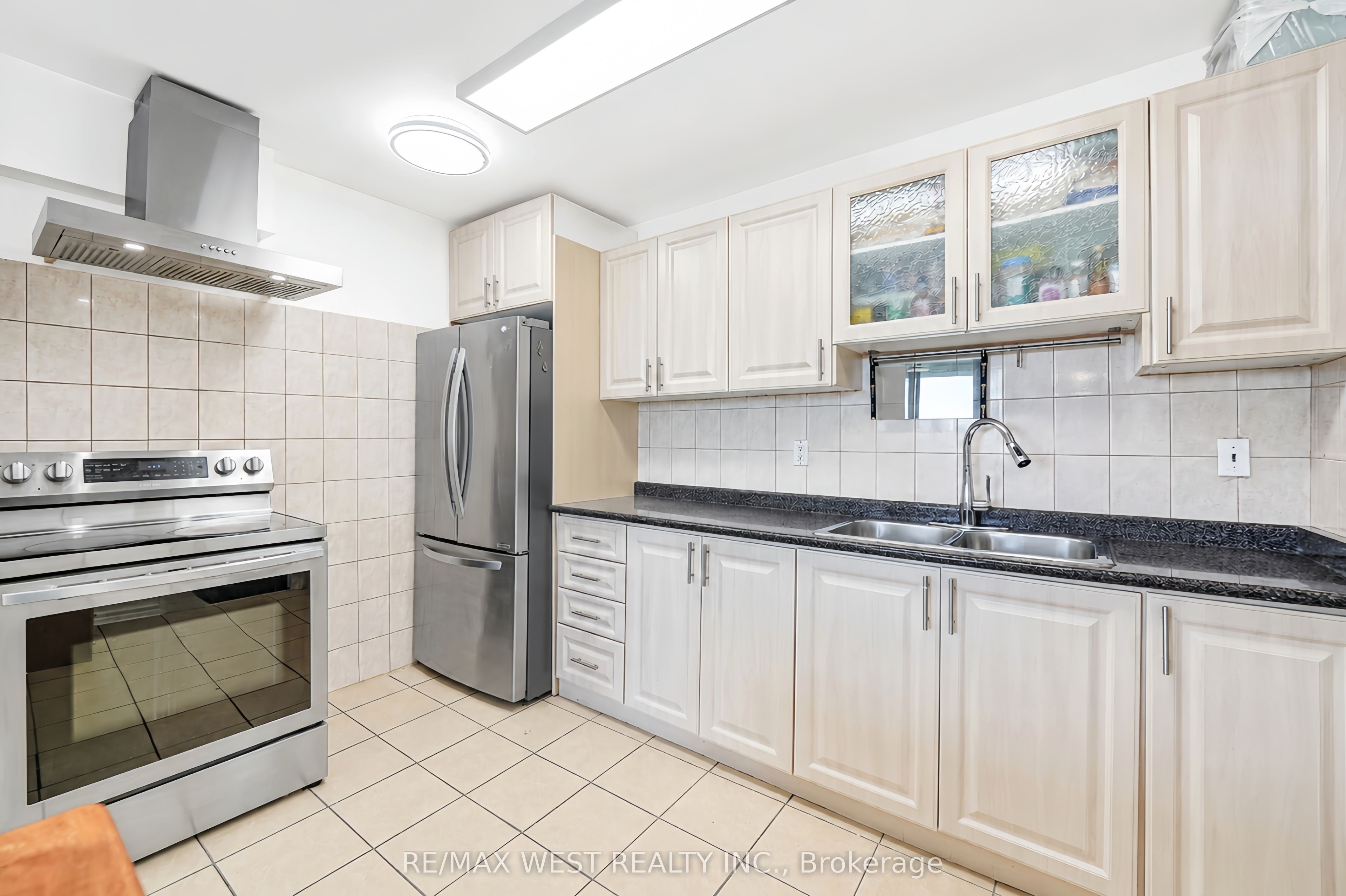 335 Driftwood Avenue 709, Toronto, ON M3N 2P3 photo 2