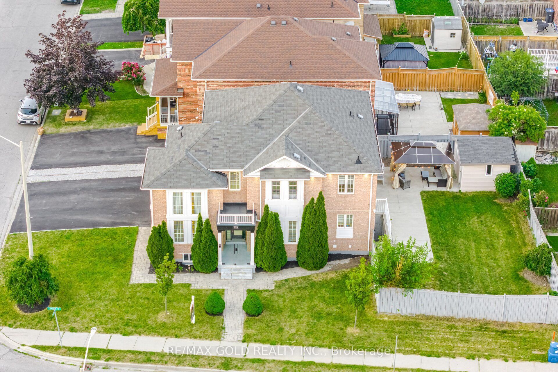 71 LEAGATE Street, Brampton, ON L7A 3J4 photo 2