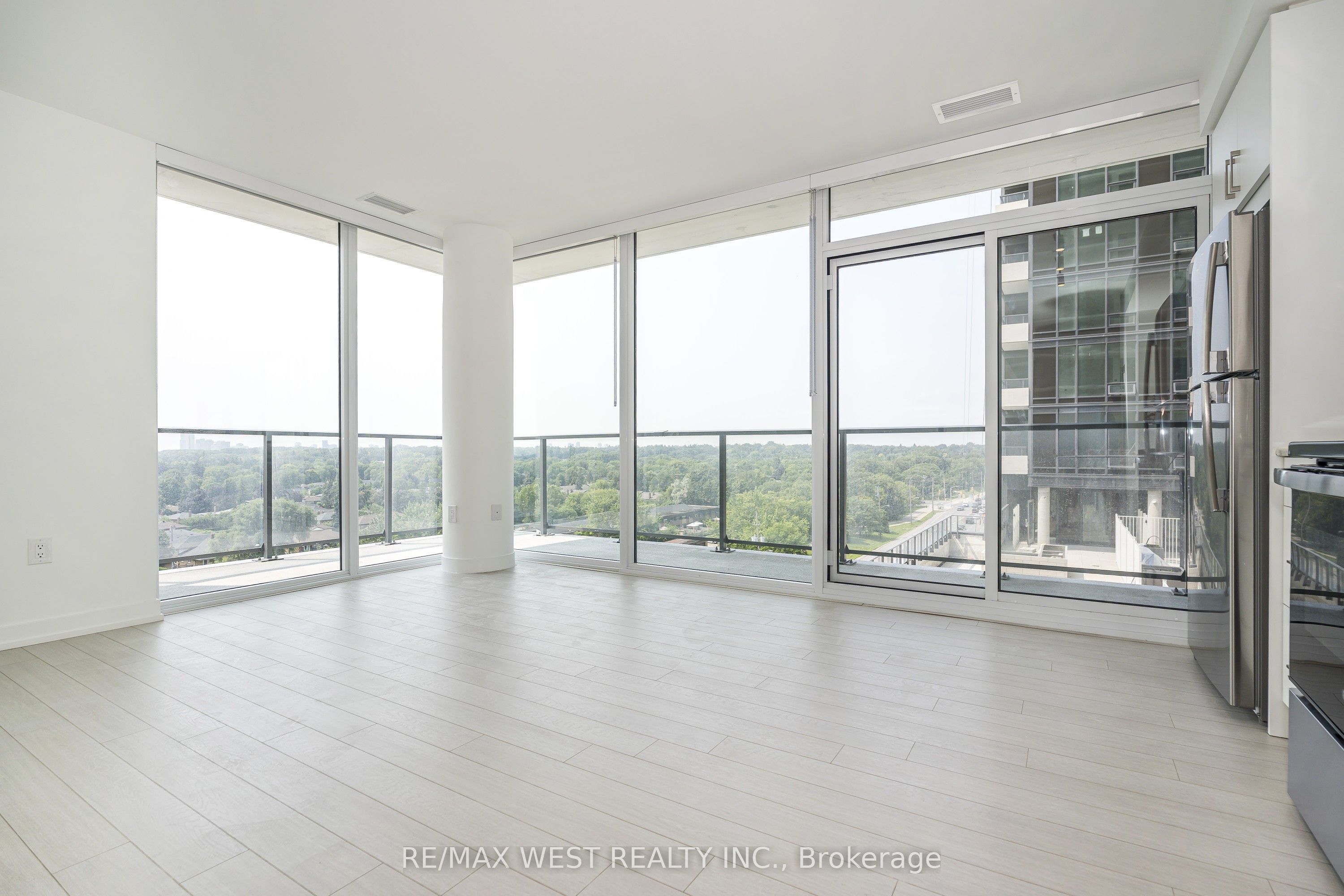 4010 Eglinton Avenue 815, Toronto, ON M9A 0G5 photo 2