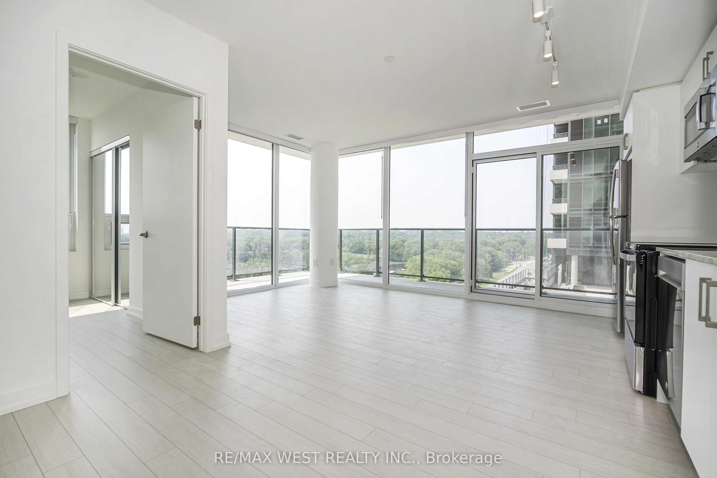 4010 Eglinton Avenue 815, Toronto, ON M9A 0G5 photo 4