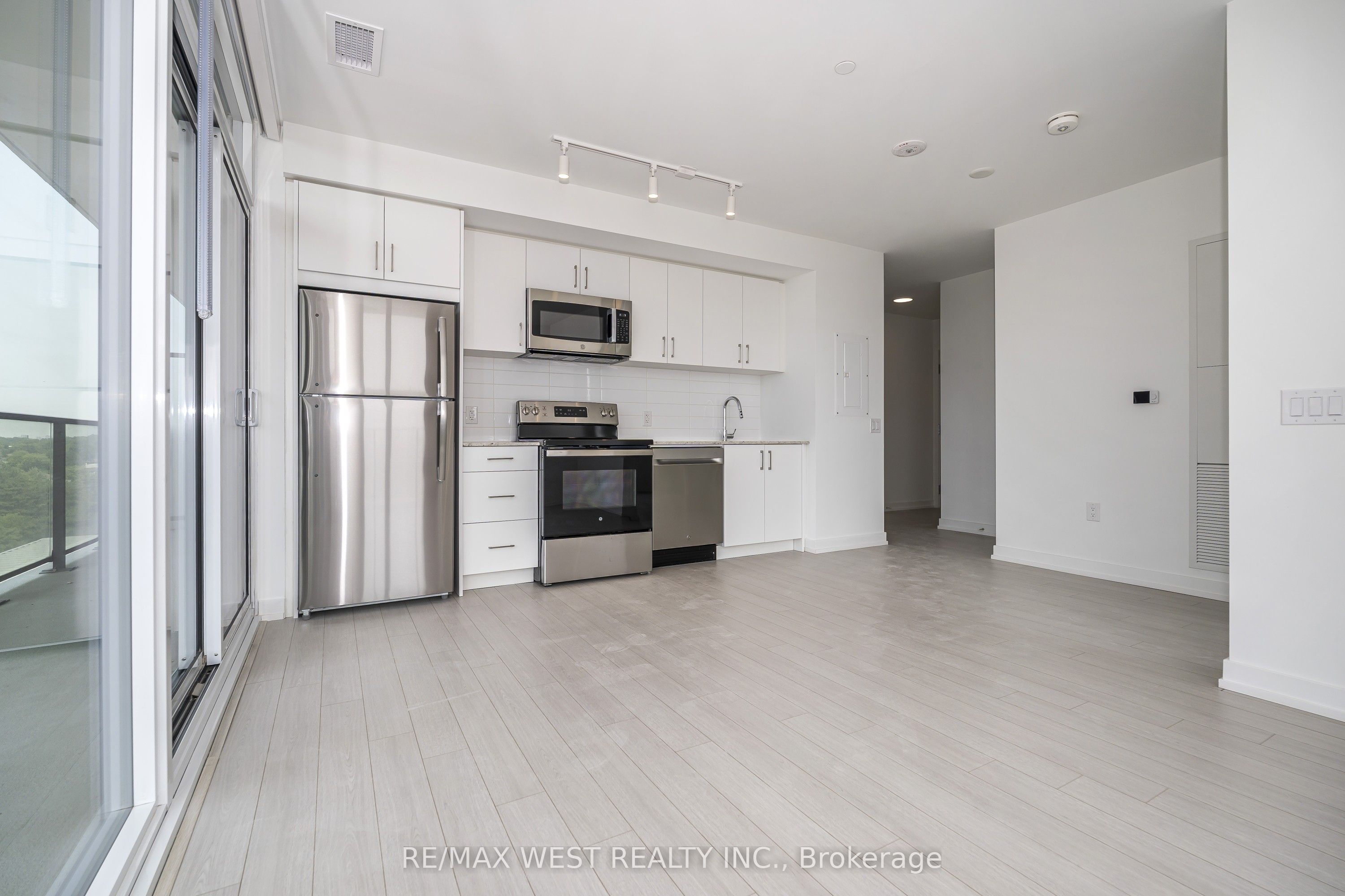 4010 Eglinton Avenue 815, Toronto, ON M9A 0G5 photo 5